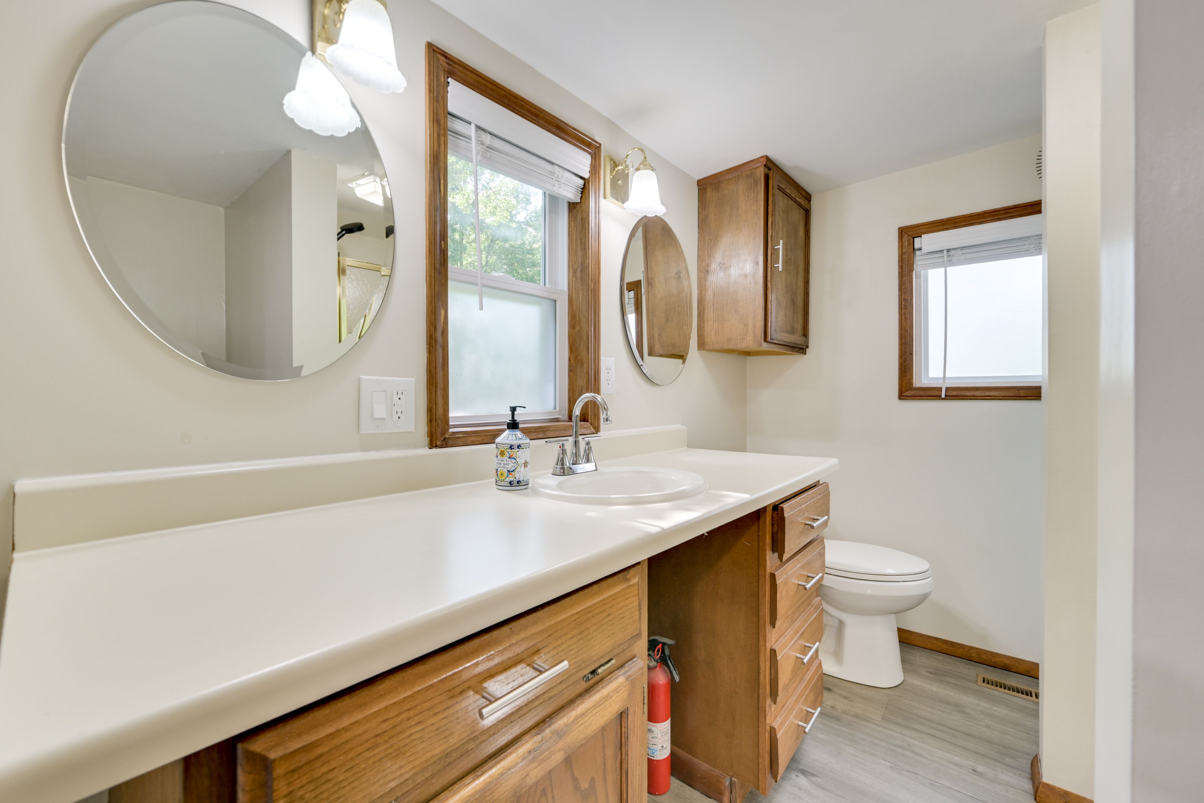 Full Bathroom | Towels Provided