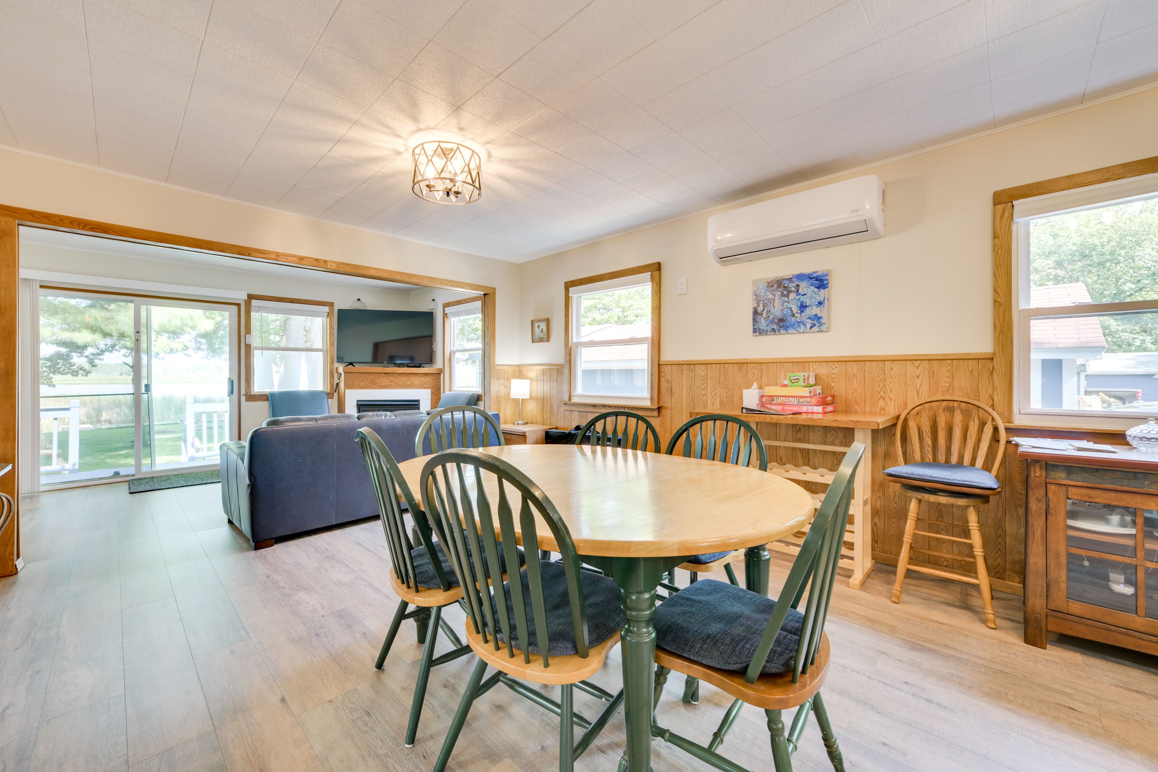 Interior | Open Floor Plan | Free WiFi