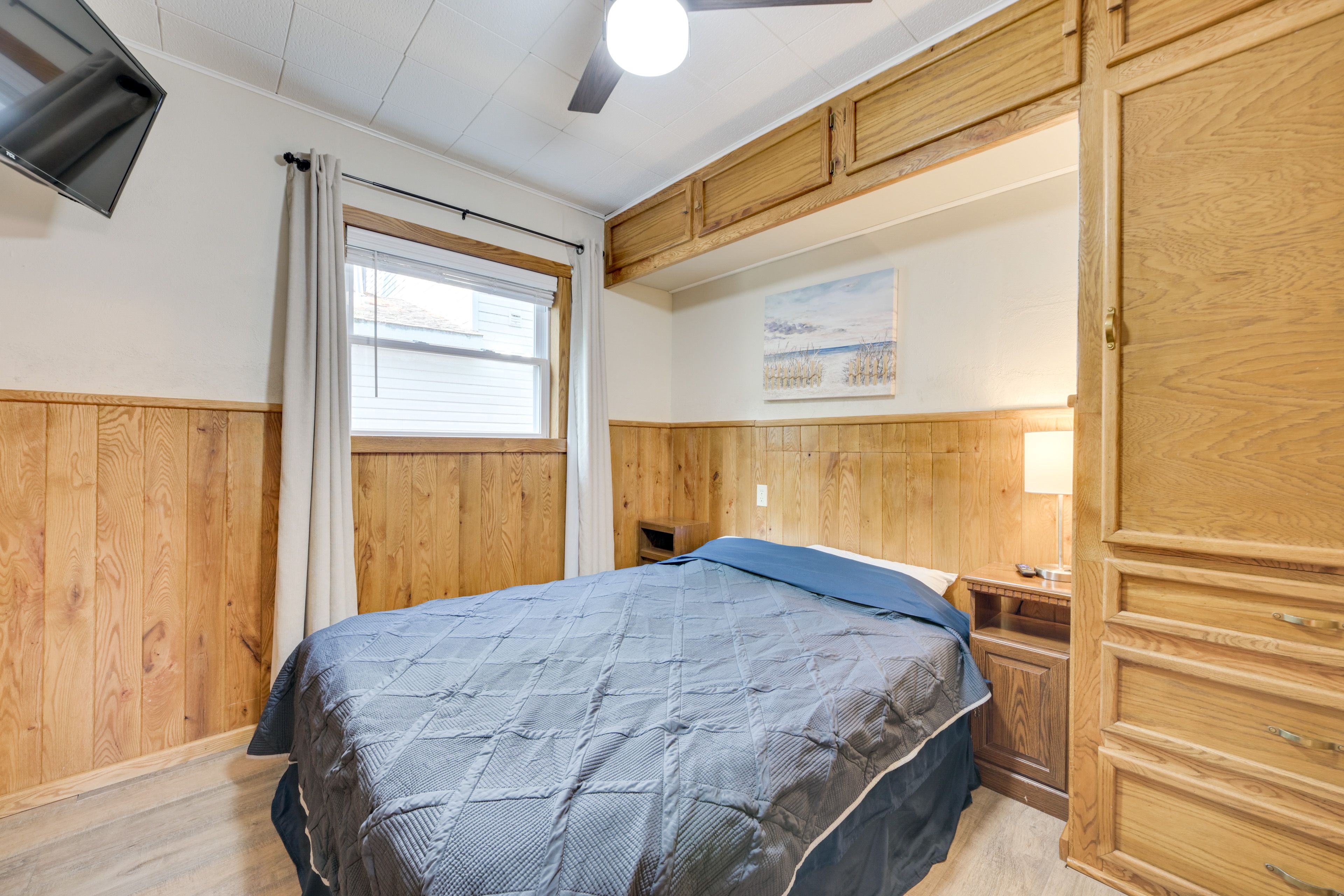 Bedroom 1 | Queen Bed | Linens Provided