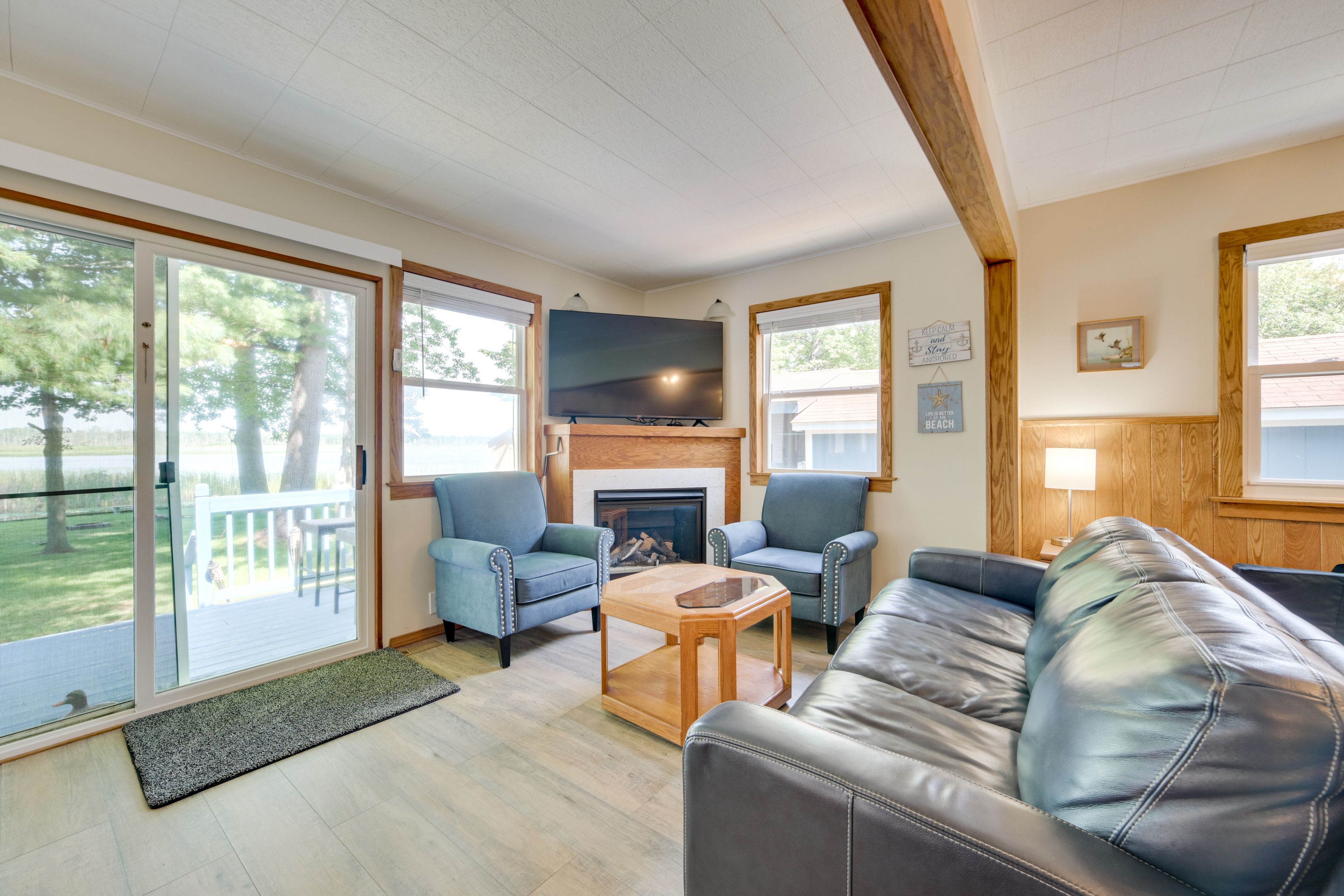 Living Room | Queen Sleeper Sofa