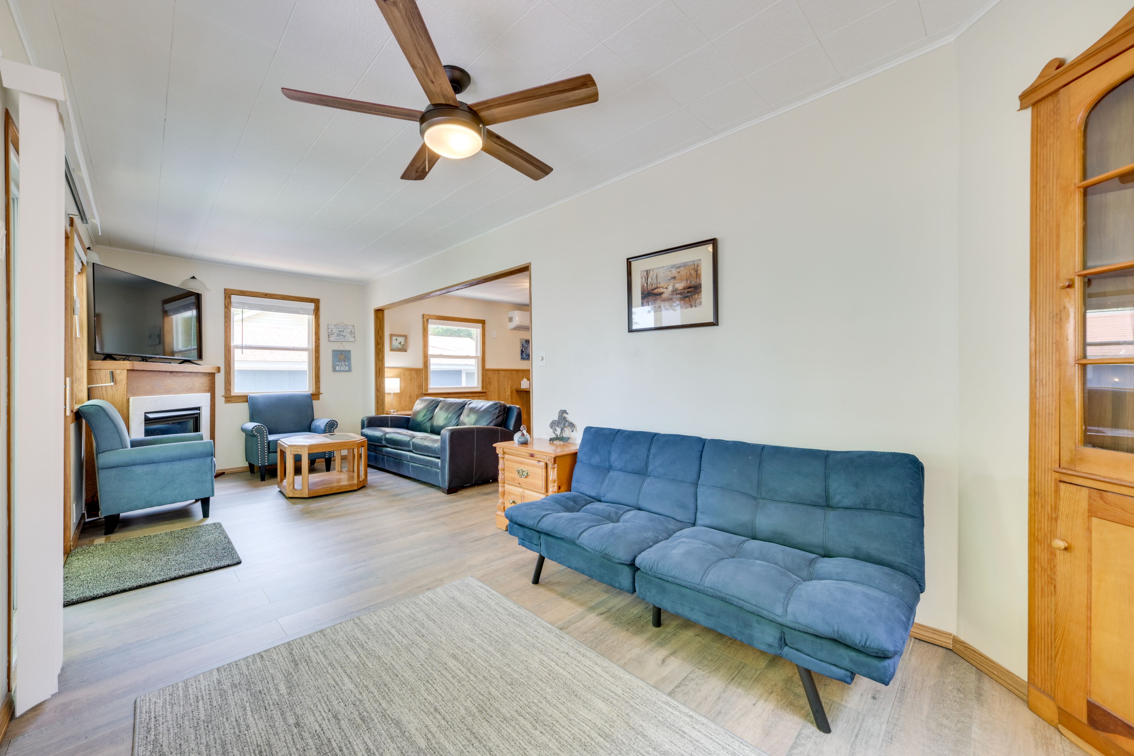 Living Room | Full Futon | Smart TV