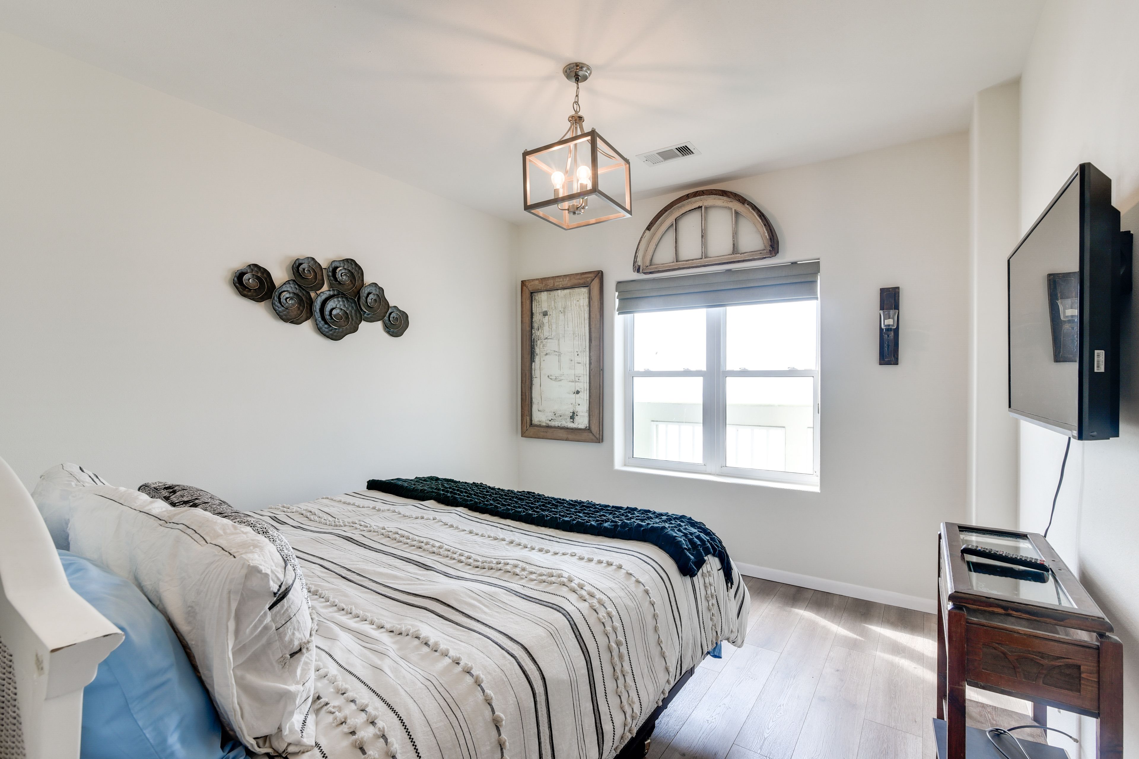 Bedroom 1 | King Bed | Linens Provided | Smart TV