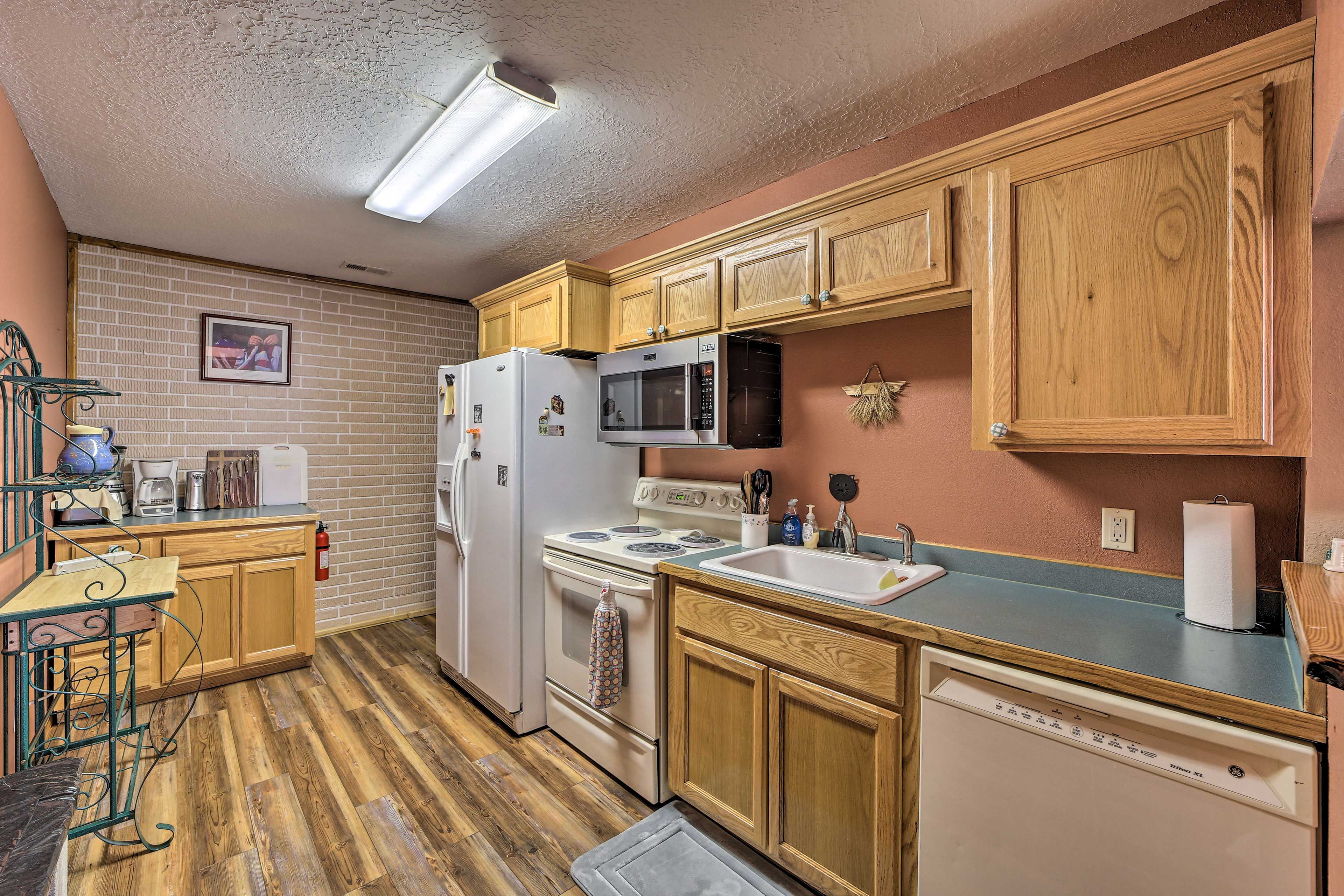 Kitchen | Dishwasher | Cooking Basics | Dishware Provided