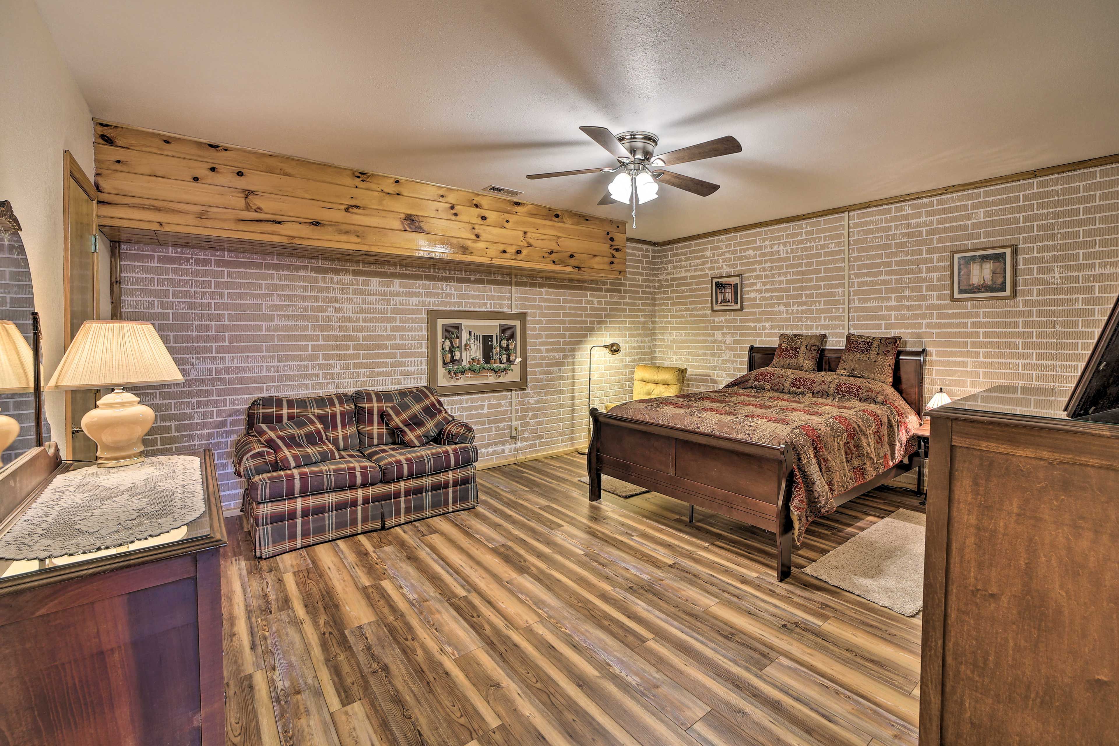 Bedroom 2 | Queen Bed