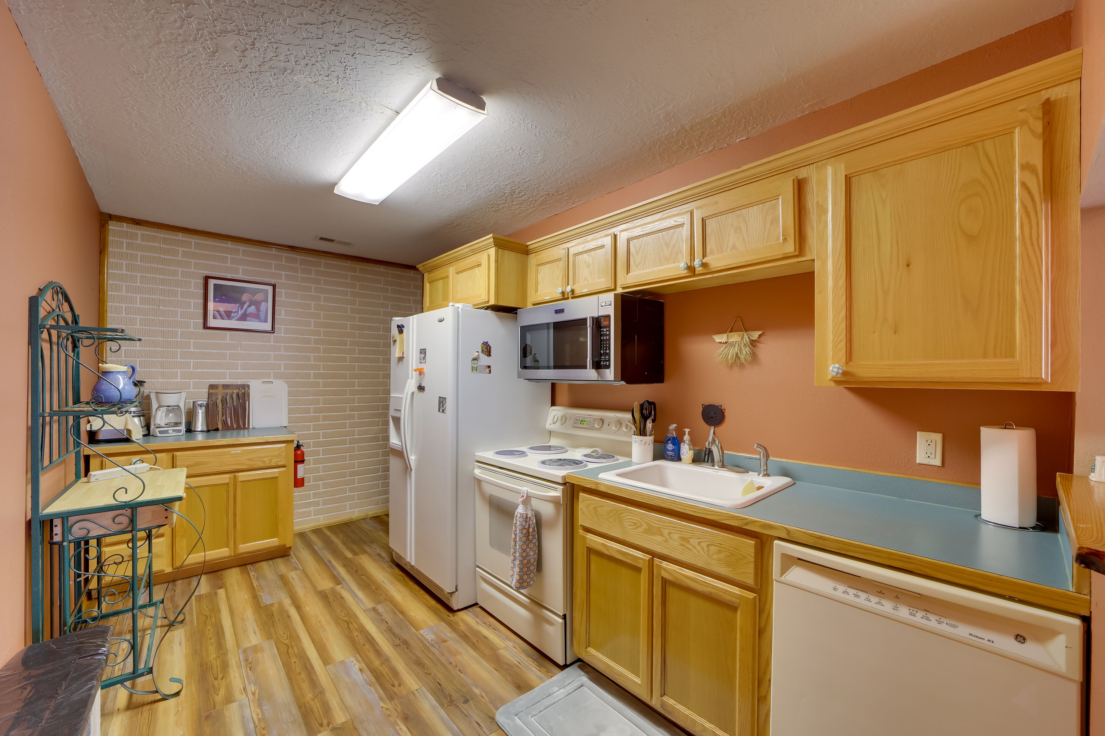 Kitchen | Dishwasher | Cooking Basics | Dishware Provided