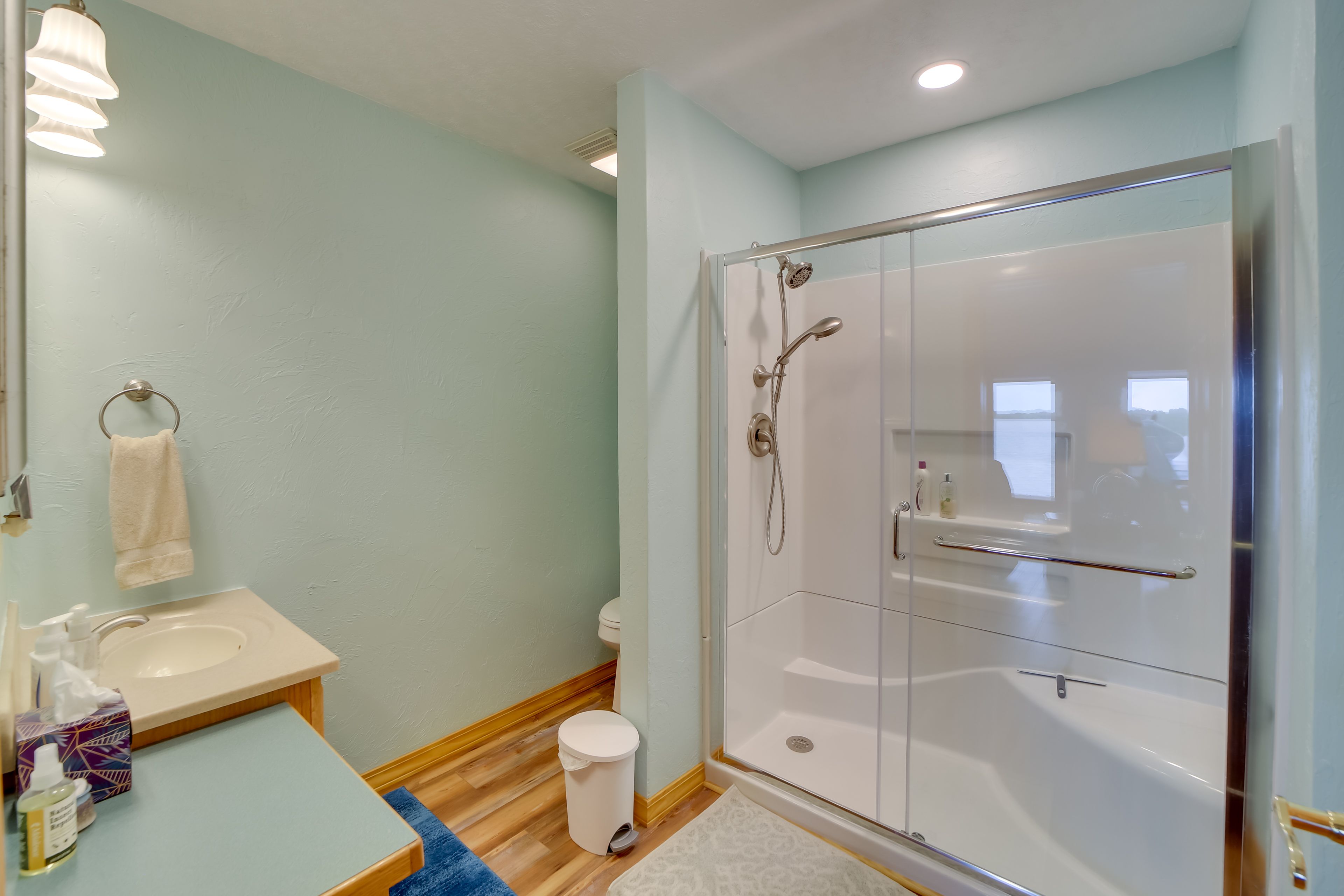 Full Bathroom | Towels Provided | Complimentary Toiletries | Hair Dryer