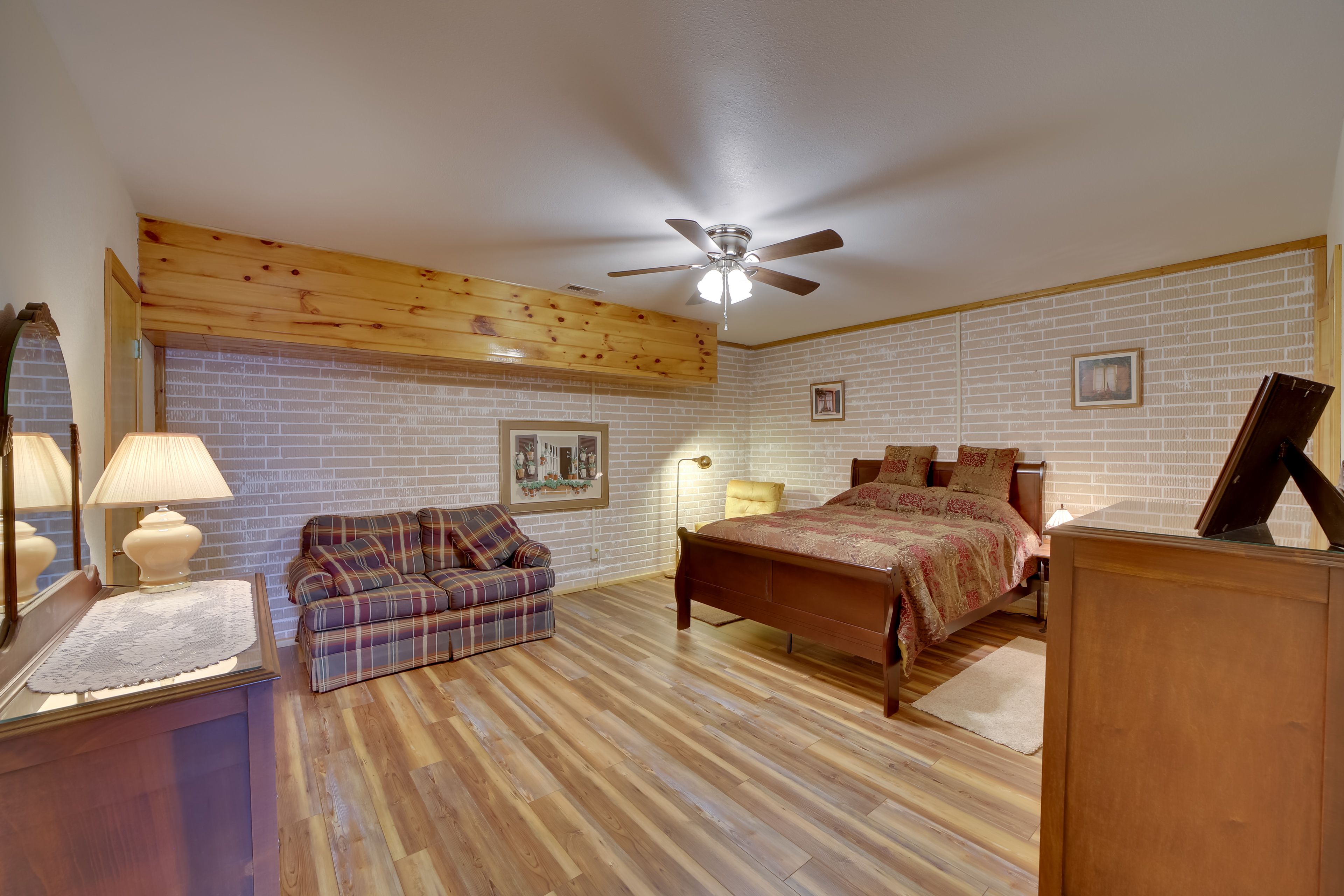 Bedroom 2 | Queen Bed