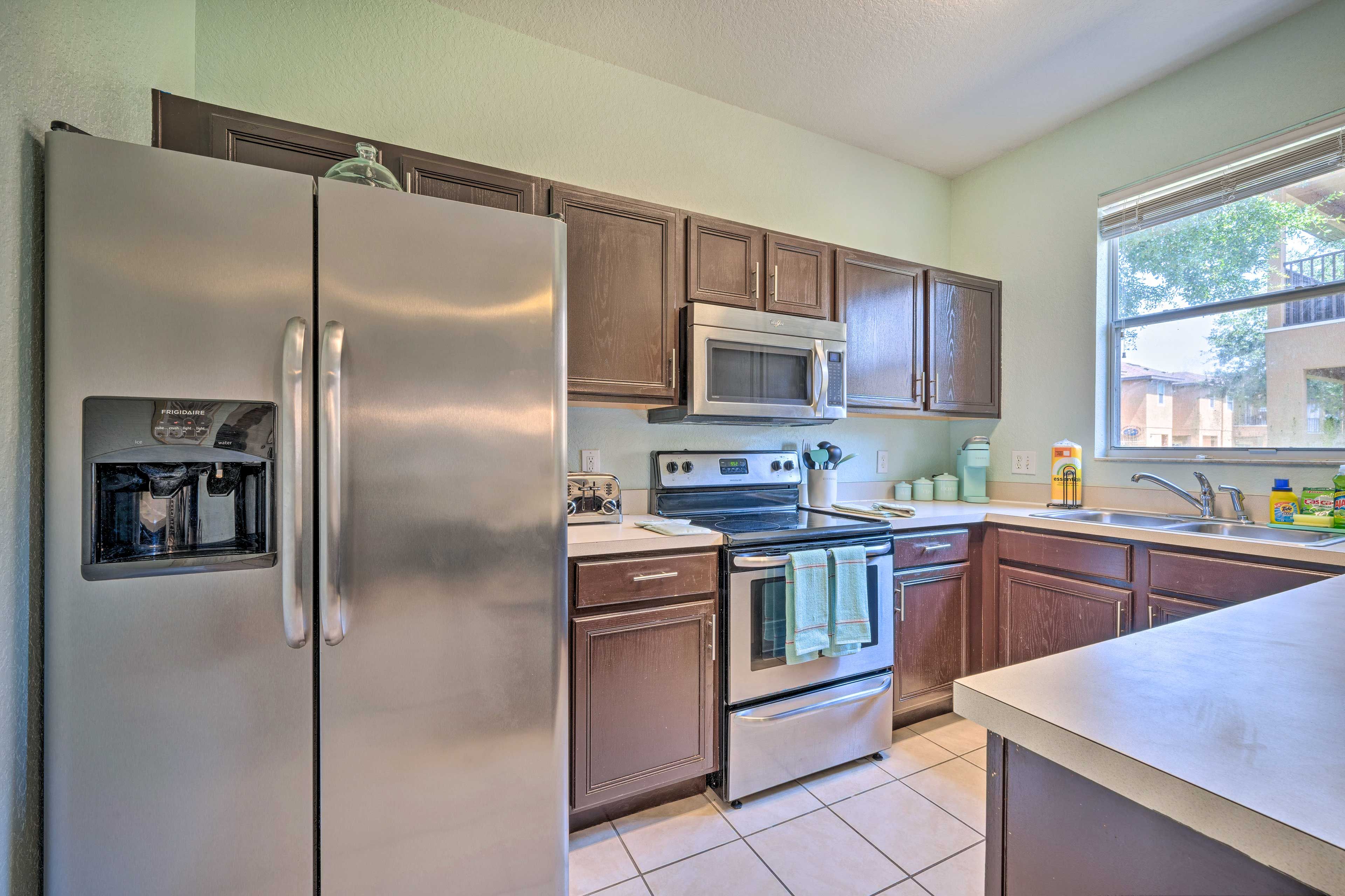 Kitchen | 1st Floor | Dishware & Flatware | K-Cups & Tea
