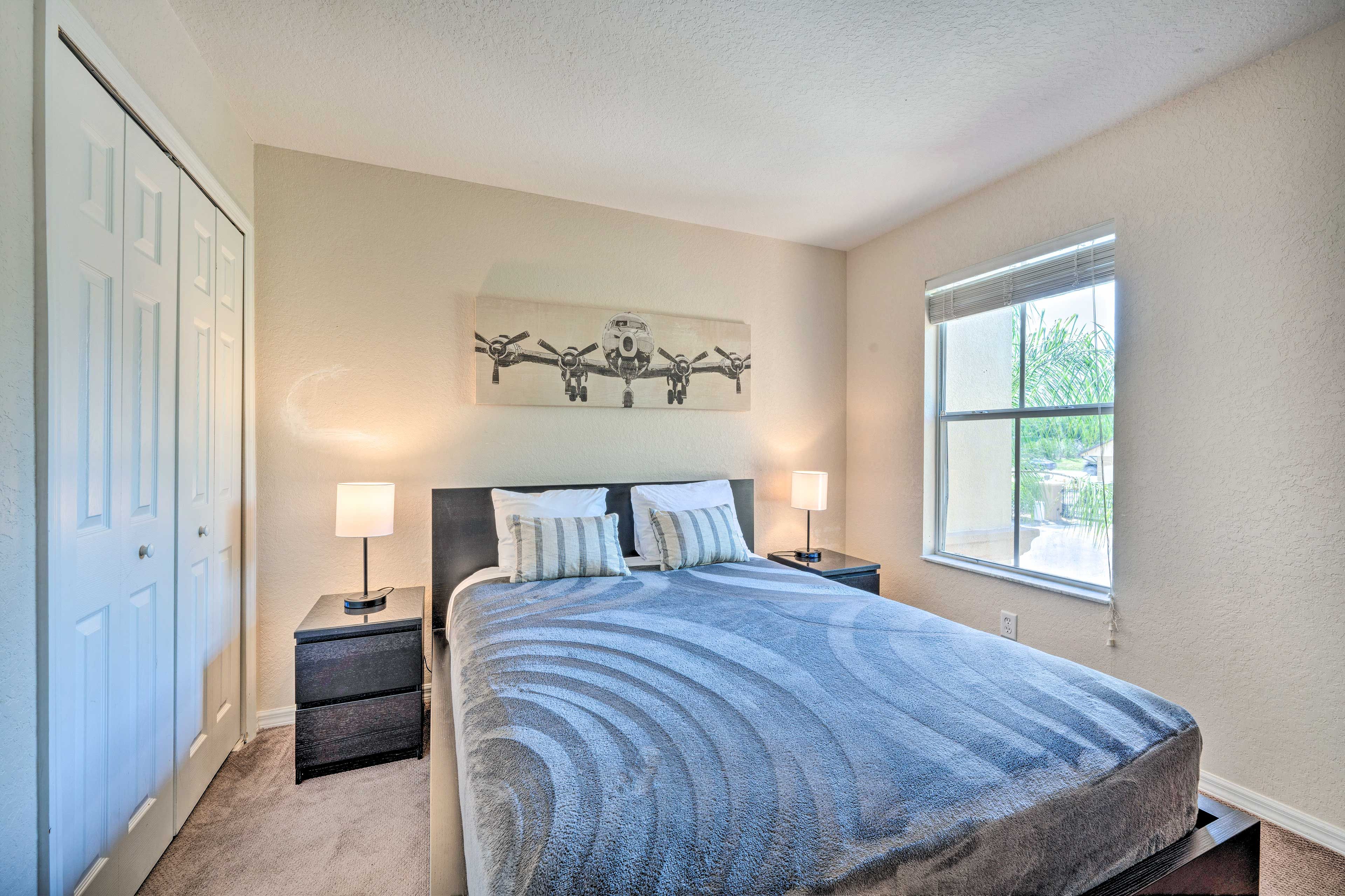 Bedroom 3 | Queen Bed | 2nd Floor | Flat-Screen TV w/ Cable