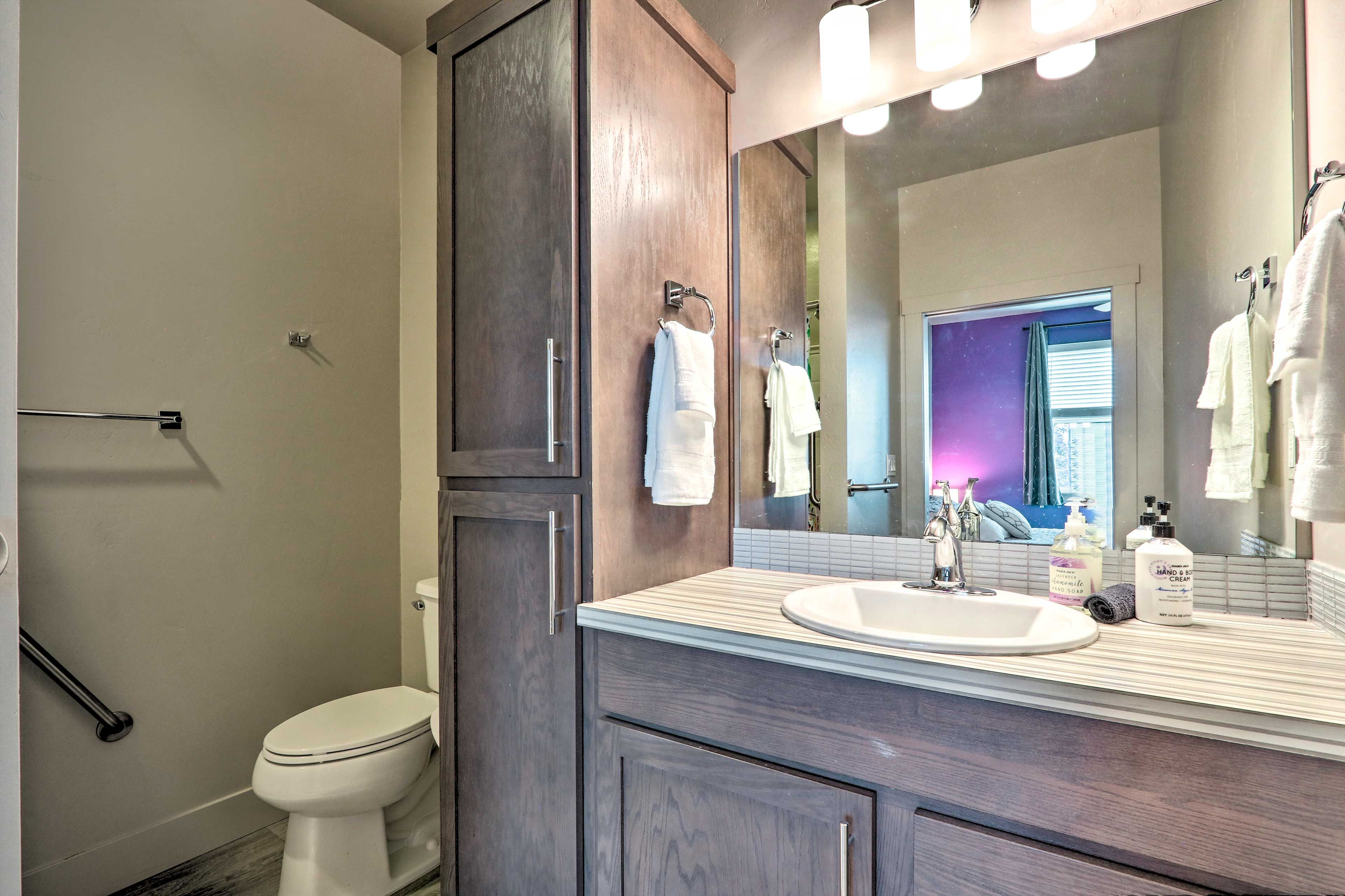 Full En-Suite Bathroom | Complimentary Toiletries | Hair Dryer