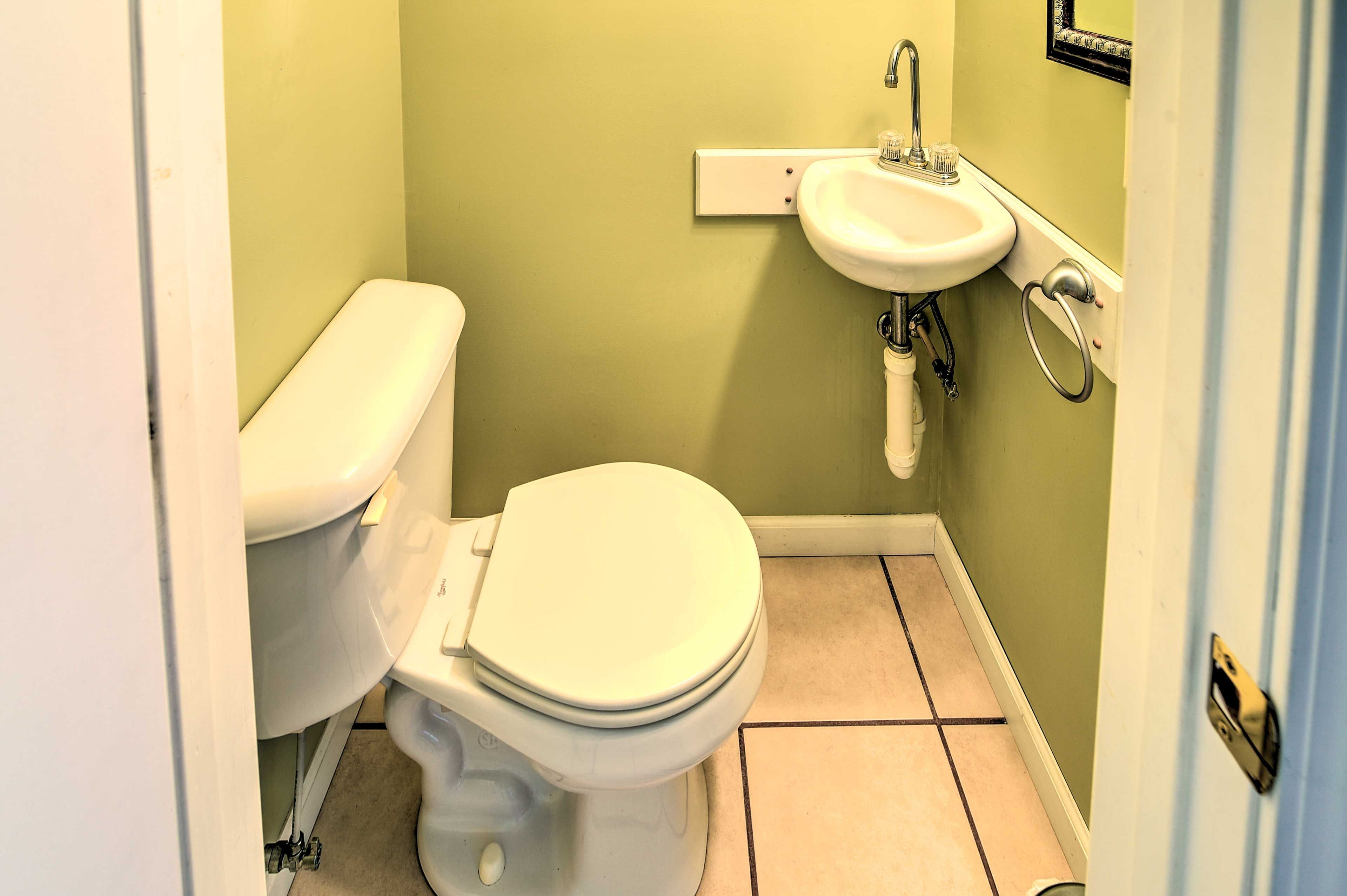 Half Bathroom | 1st Floor