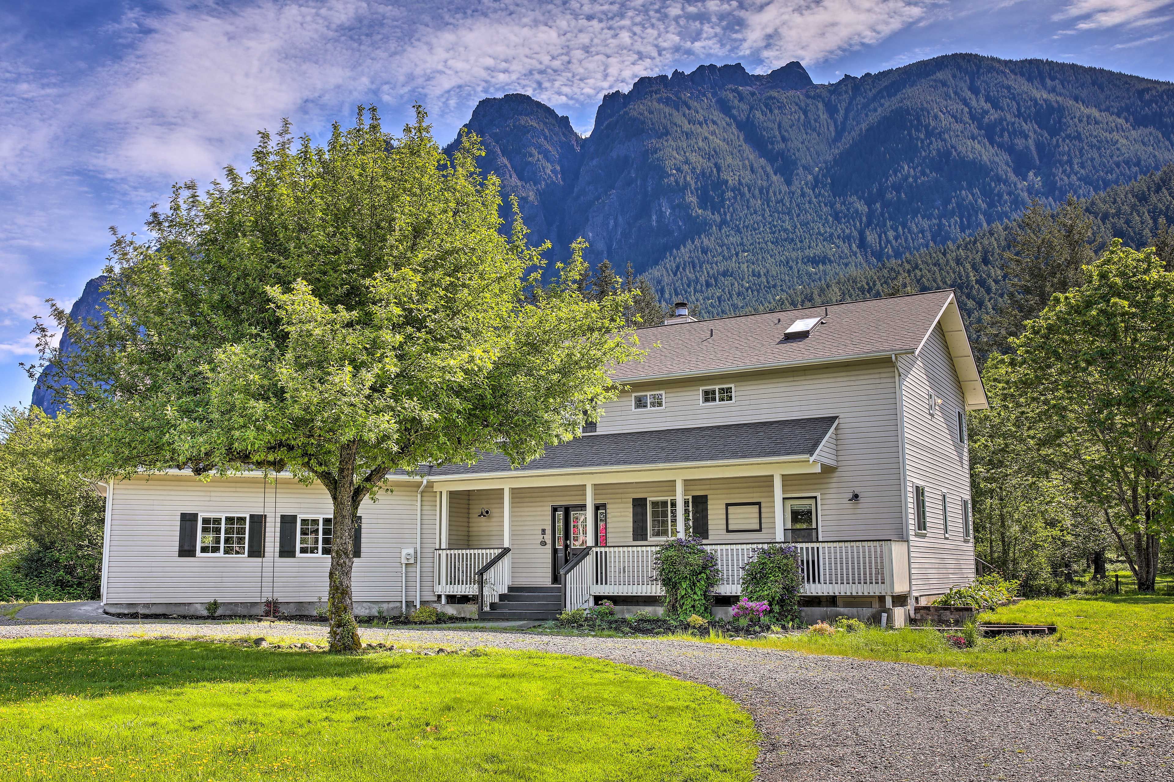 North Bend Vacation Rental | 4BR | 3.5BA | 3,390 Sq Ft | Stairs Required