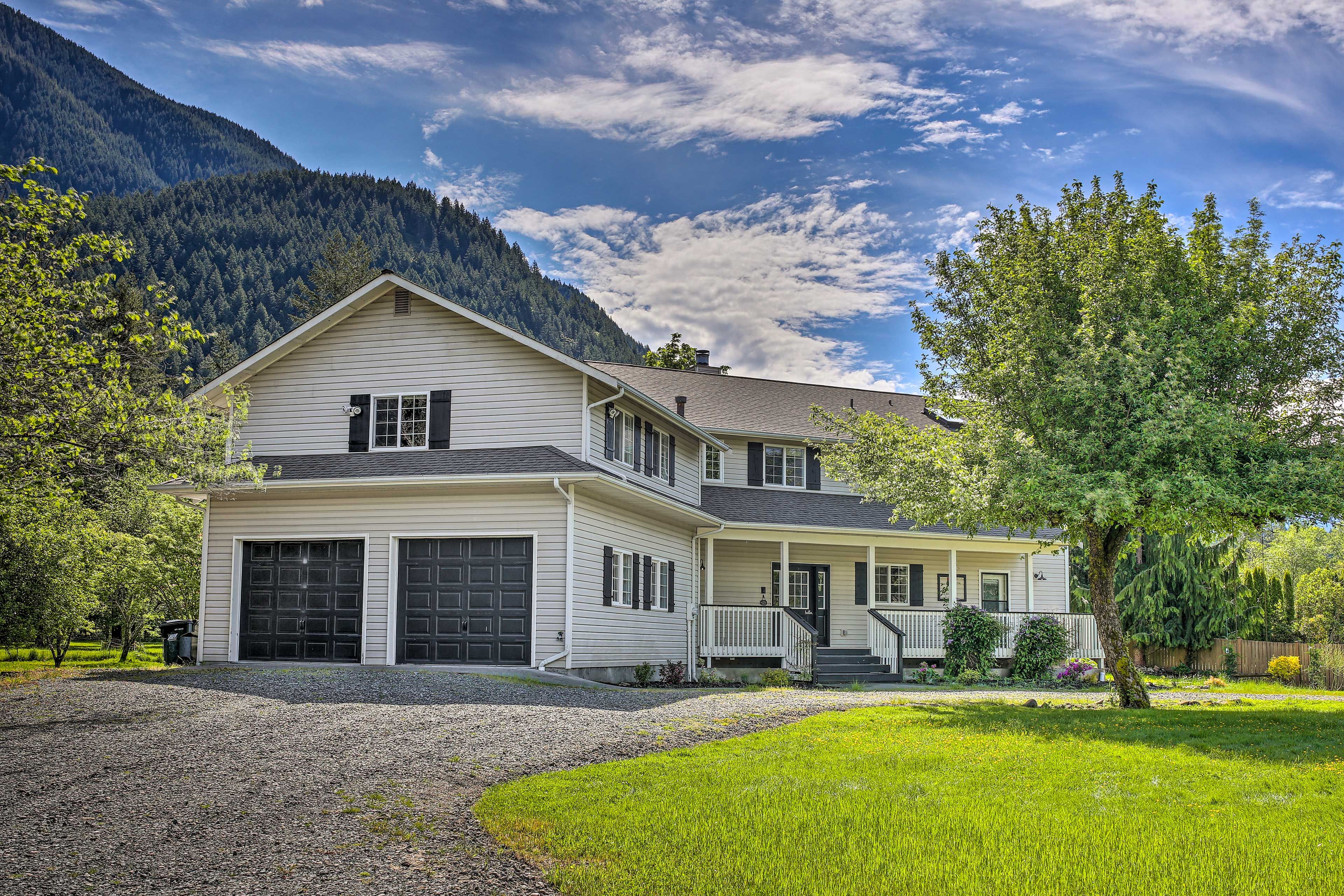 Parking | Driveway (5 Vehicles) | No RV/Trailer Parking