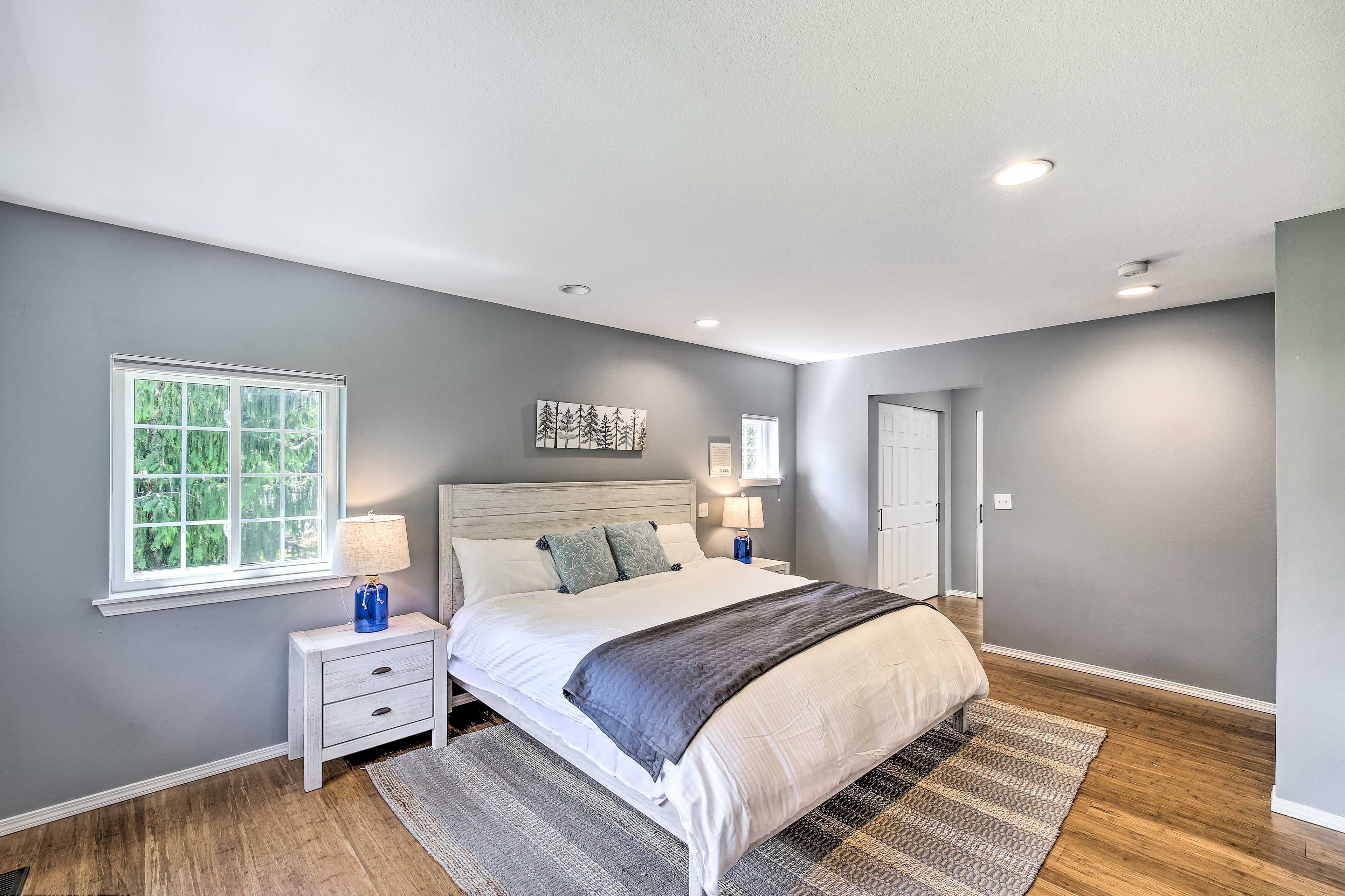 Bedroom 1 | King Bed | Linens Provided