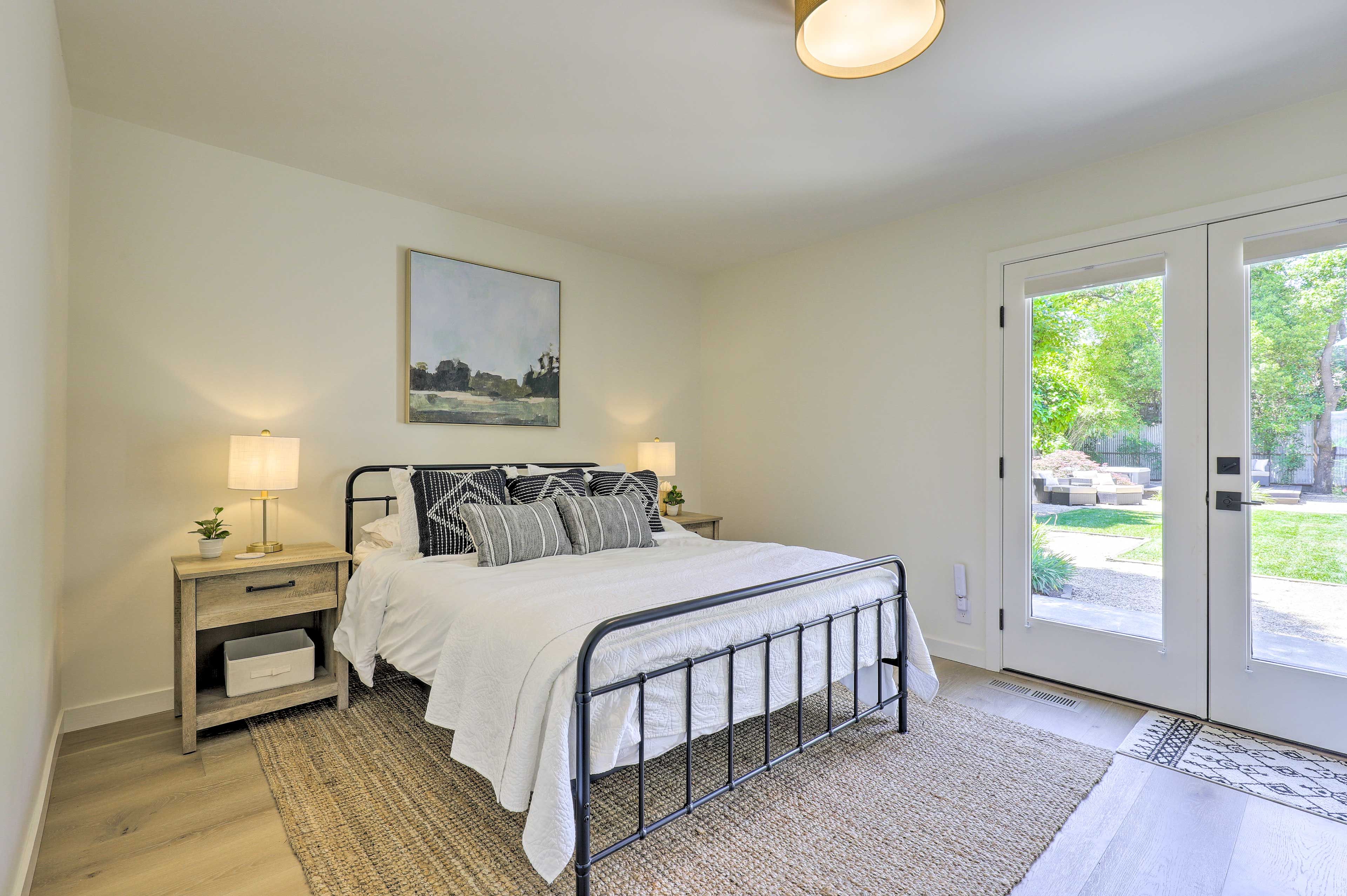 Bedroom 2 | Queen Bed | 1st Floor