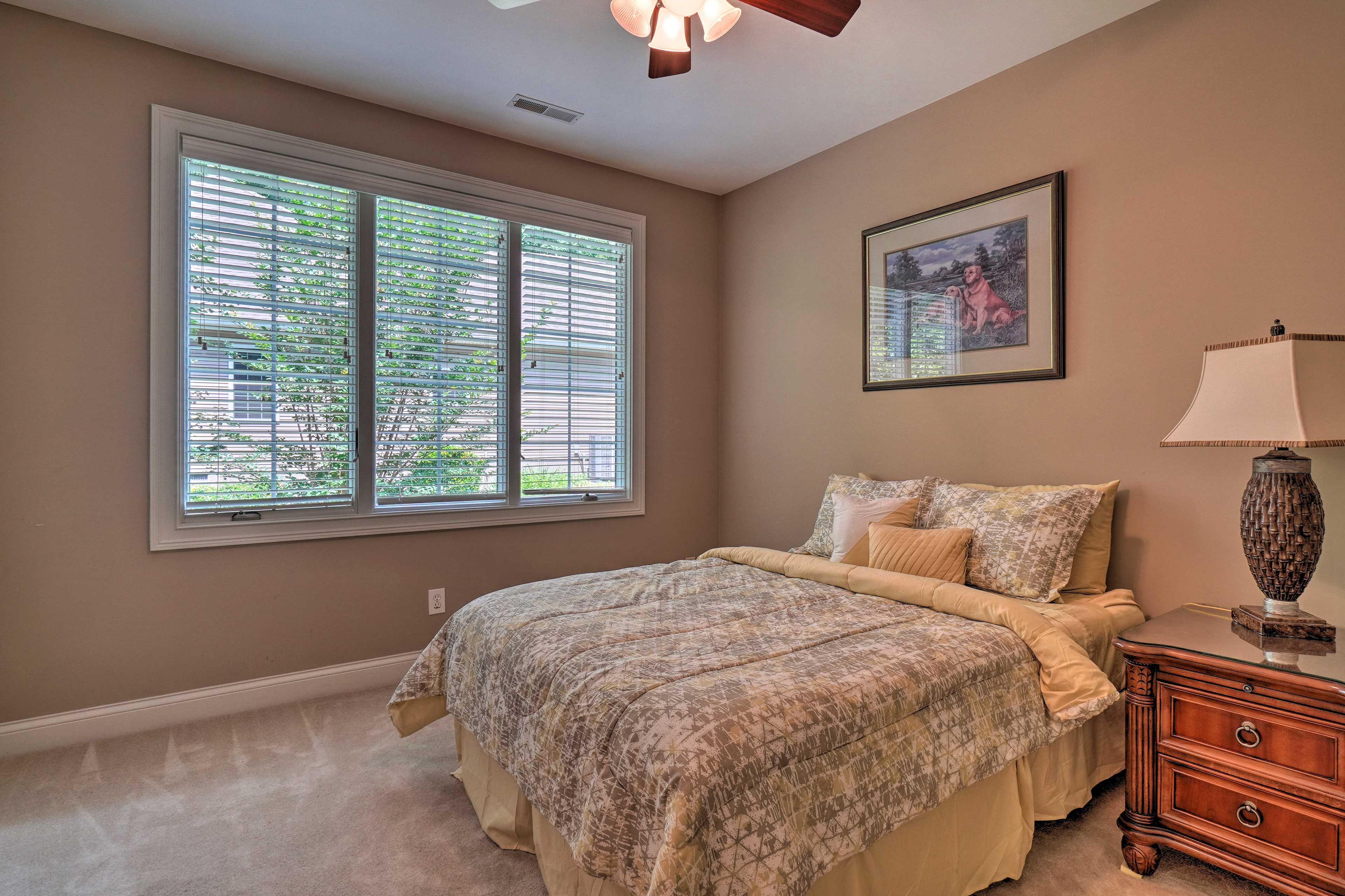 Bedroom 3 | Queen Bed | Walk-In Closet | Jack 'n Jill Bathroom