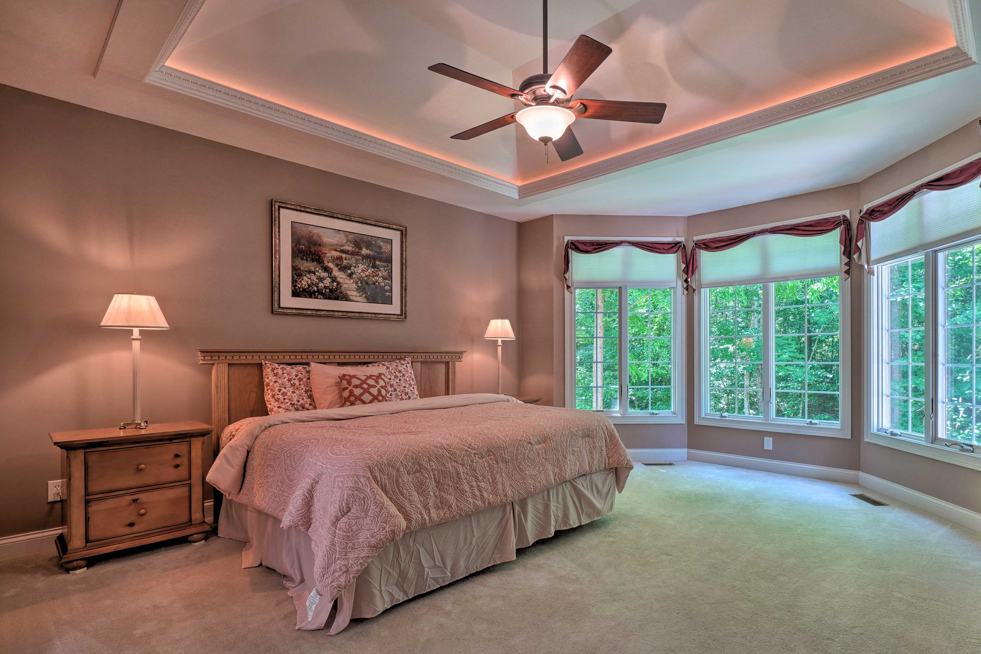 Bedroom 1 | King Bed | Linens & Towels | Full En-Suite Bathroom