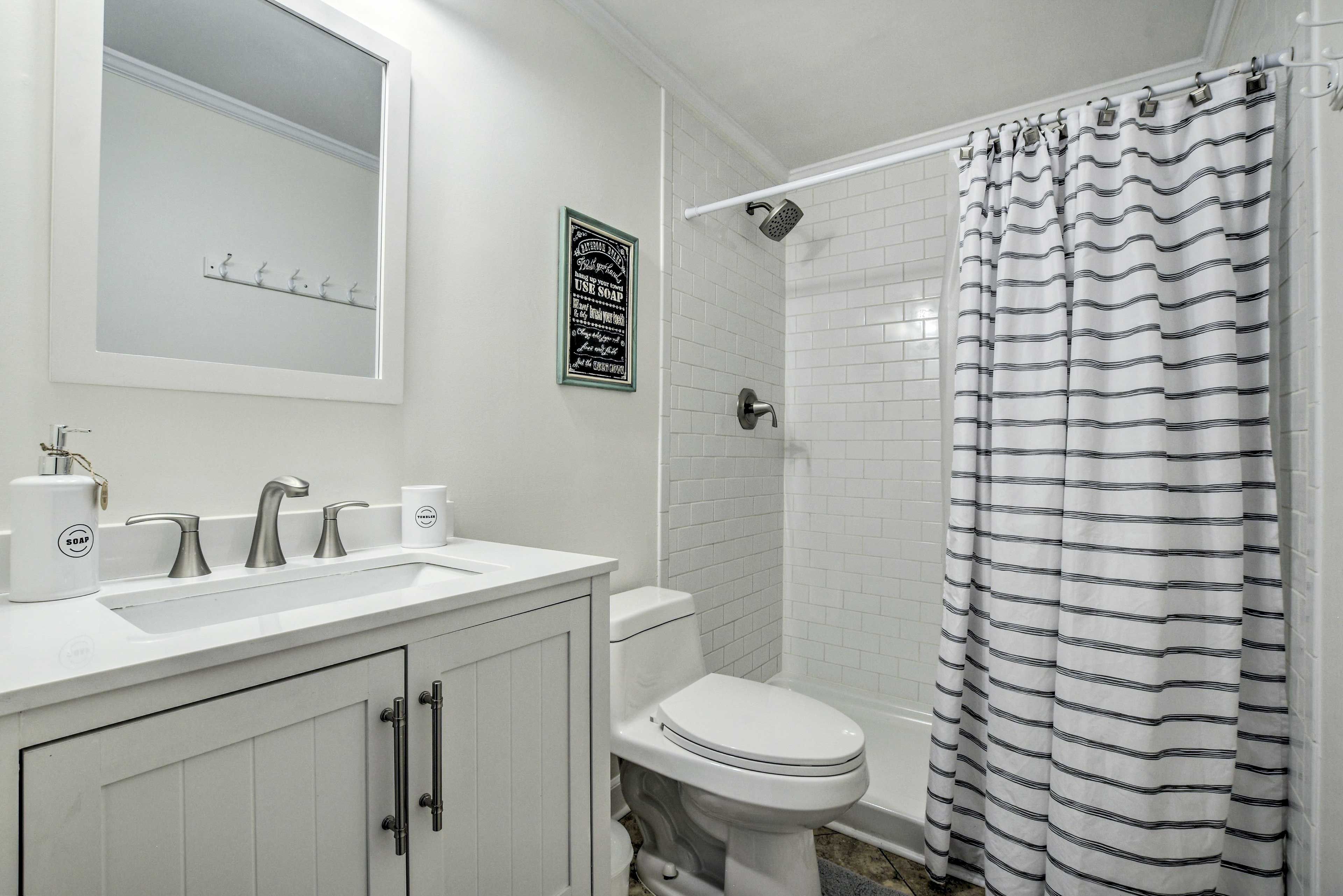 Full Bathroom | 2nd Floor