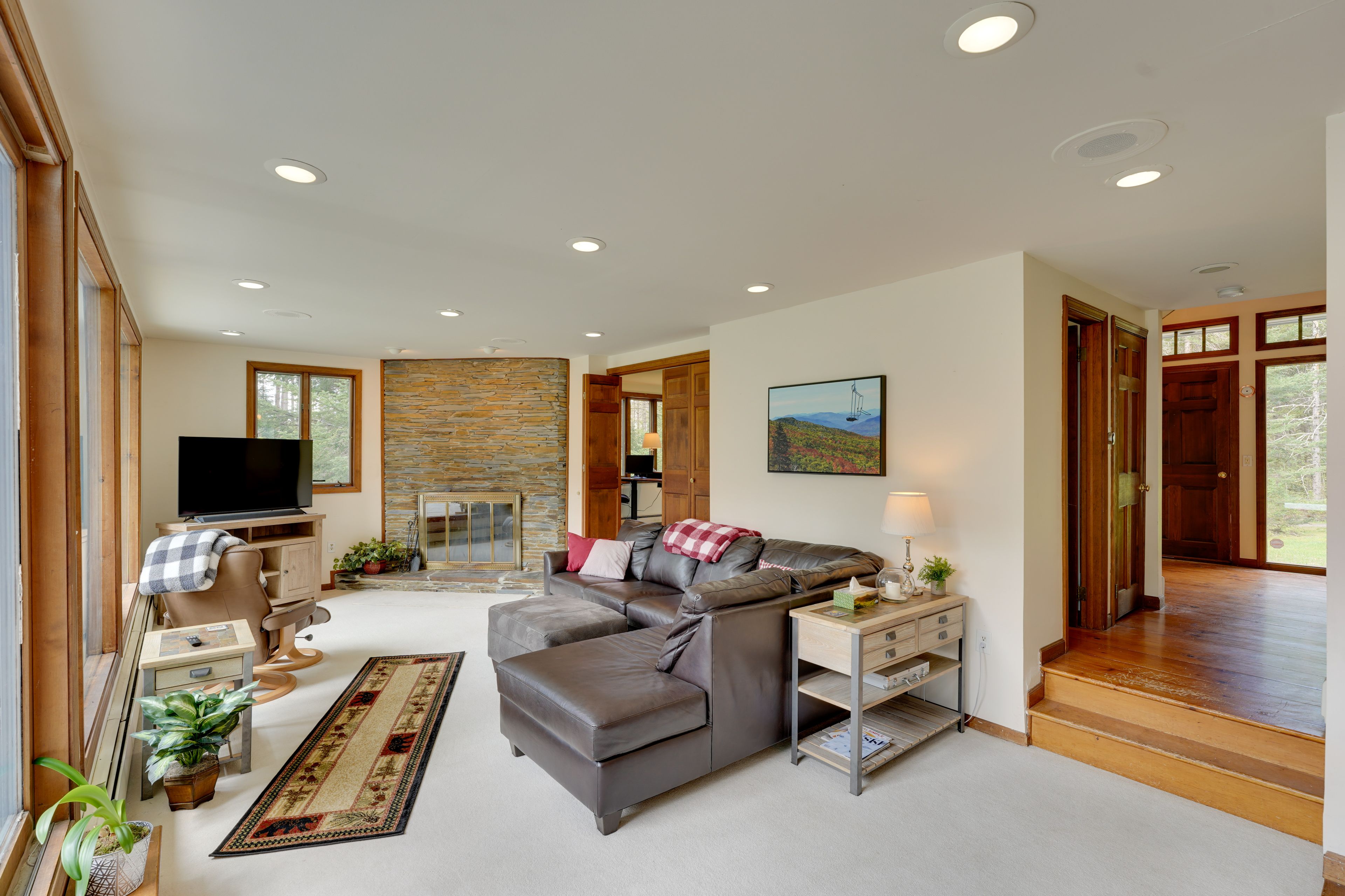 Living Room | Fireplace (Decorative Only)