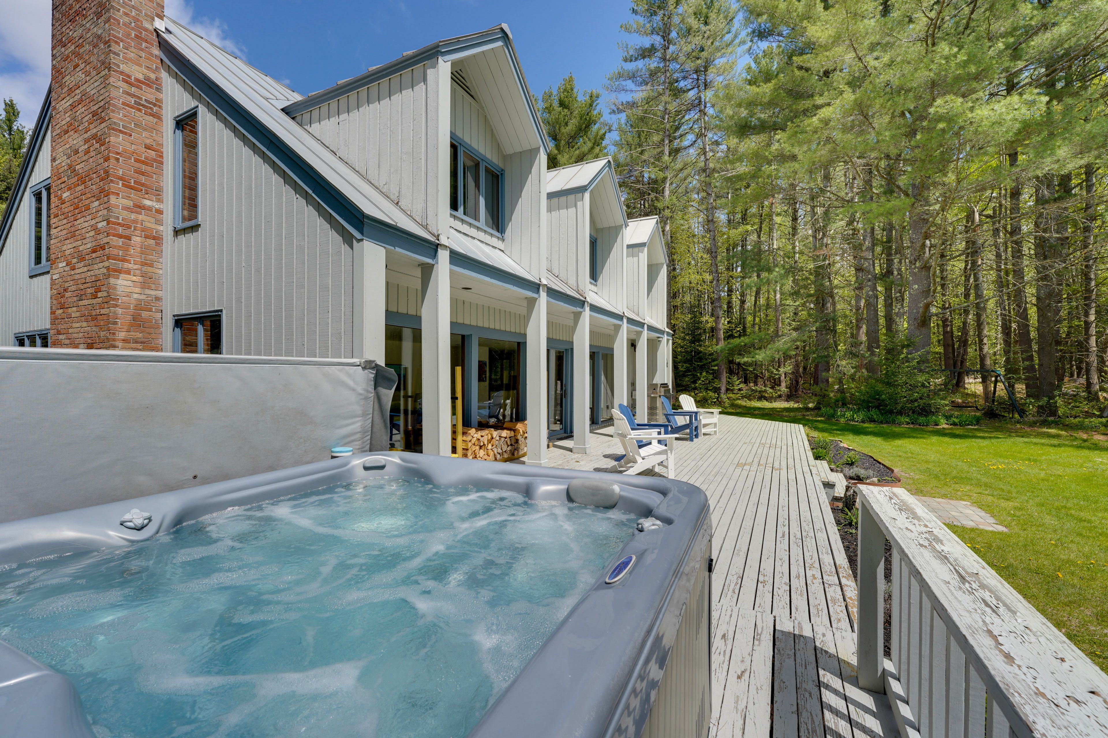 Mendon Vacation Rental | 3BR | 2.5BA | 3,500 Sq Ft | Stairs Required