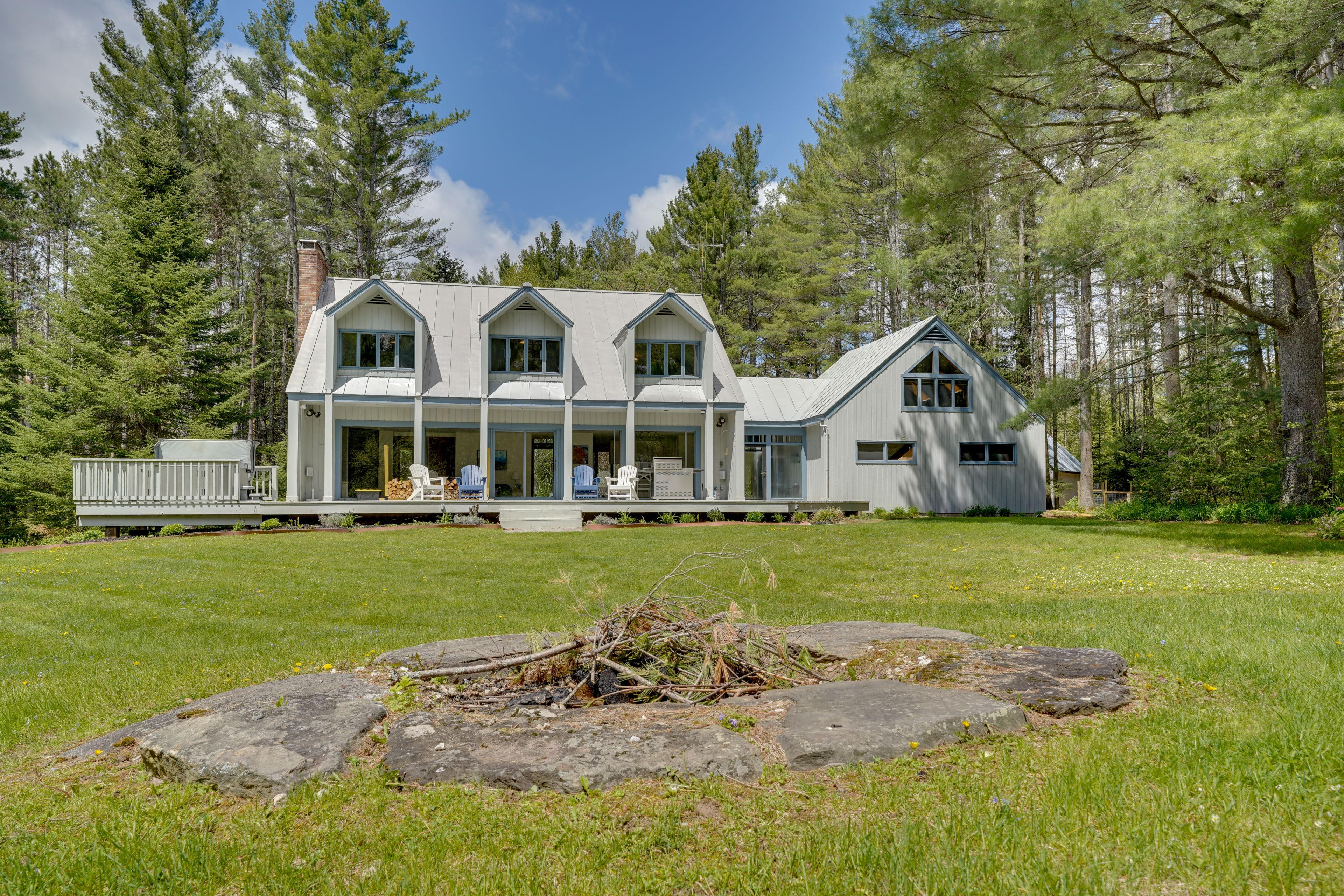 Private Yard | Fire Pit