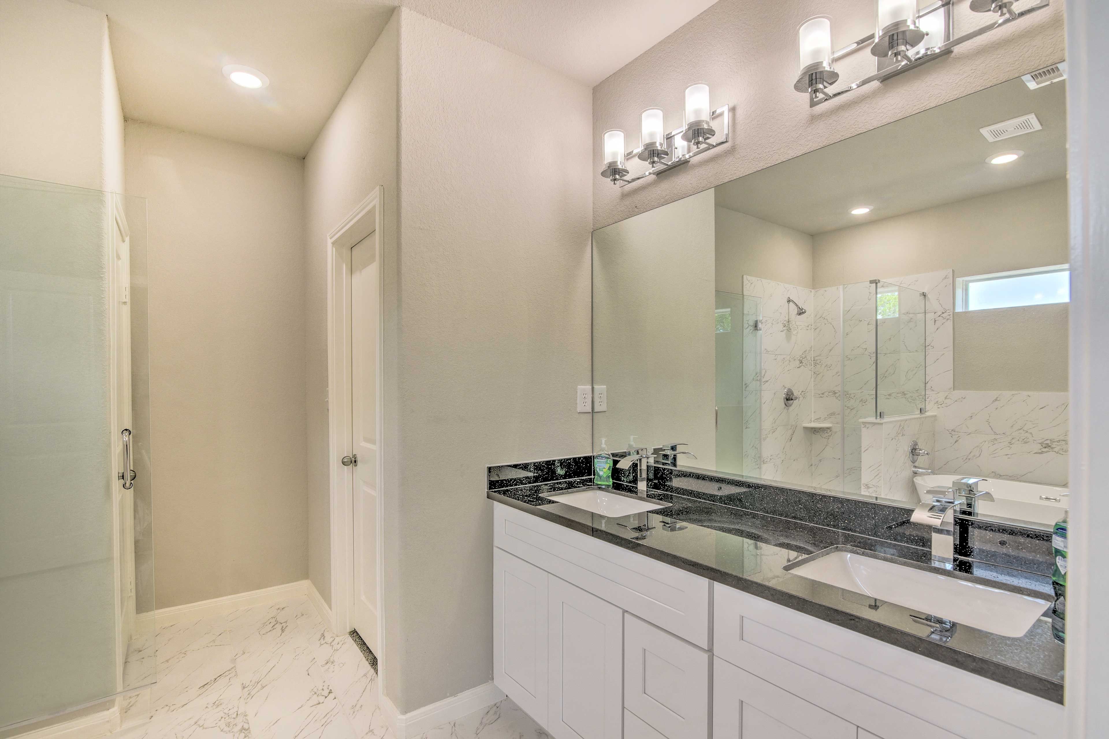 En-Suite Bathroom | Complimentary Toiletries | Hair Dryer