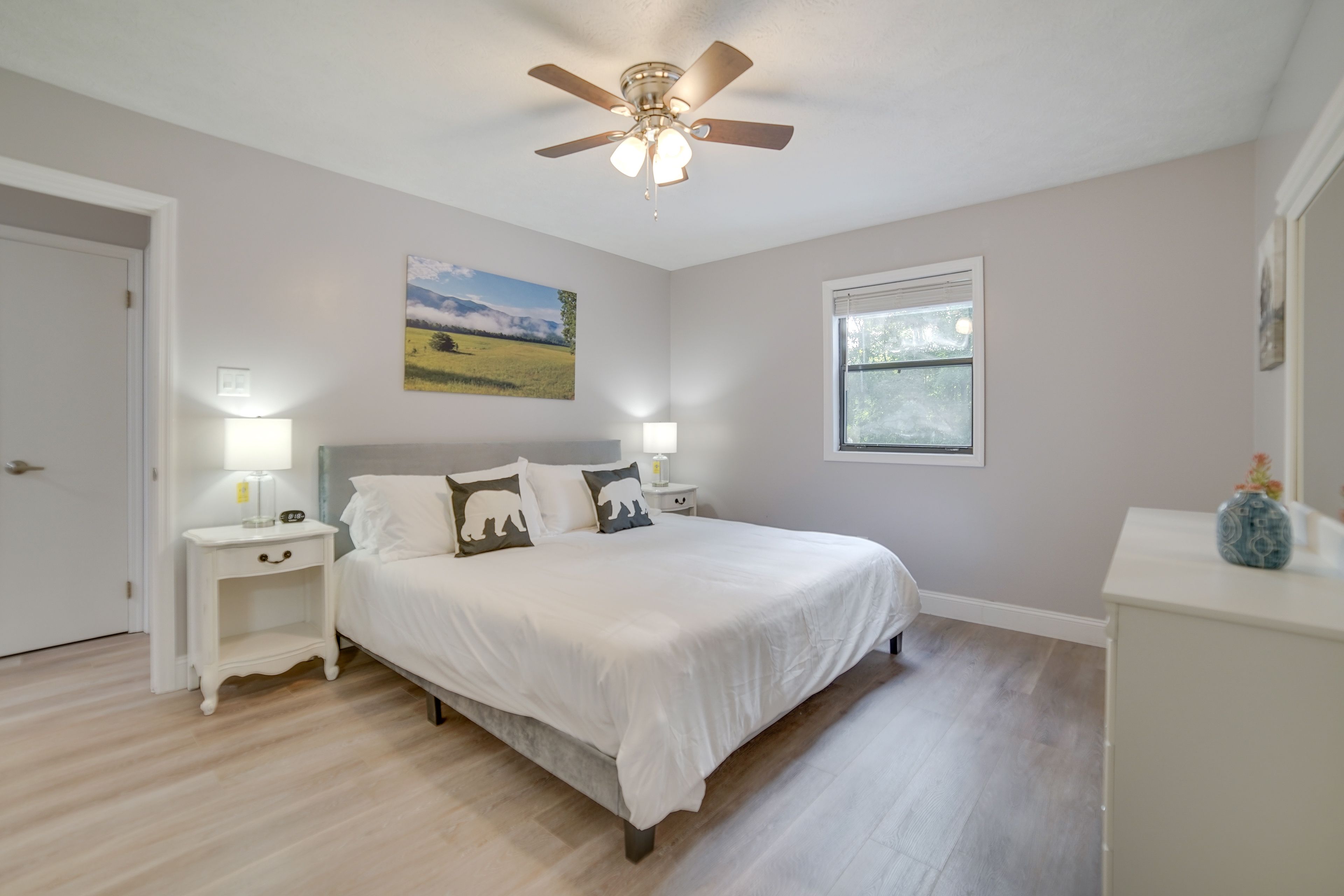 Bedroom 1 | King Bed | 1st Floor | Linens Provided