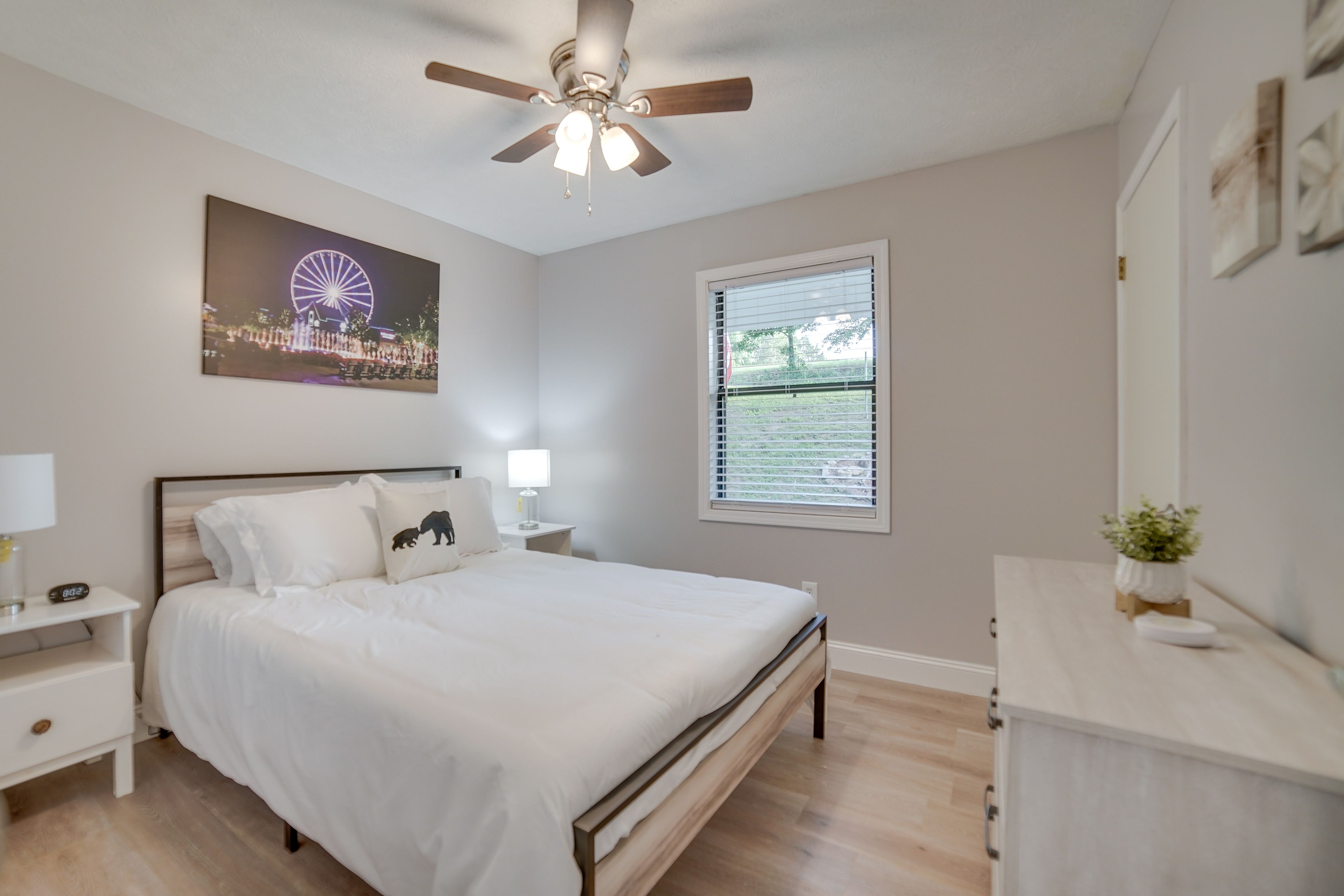 Bedroom 2 | Queen Bed | 1st Floor | Hangers