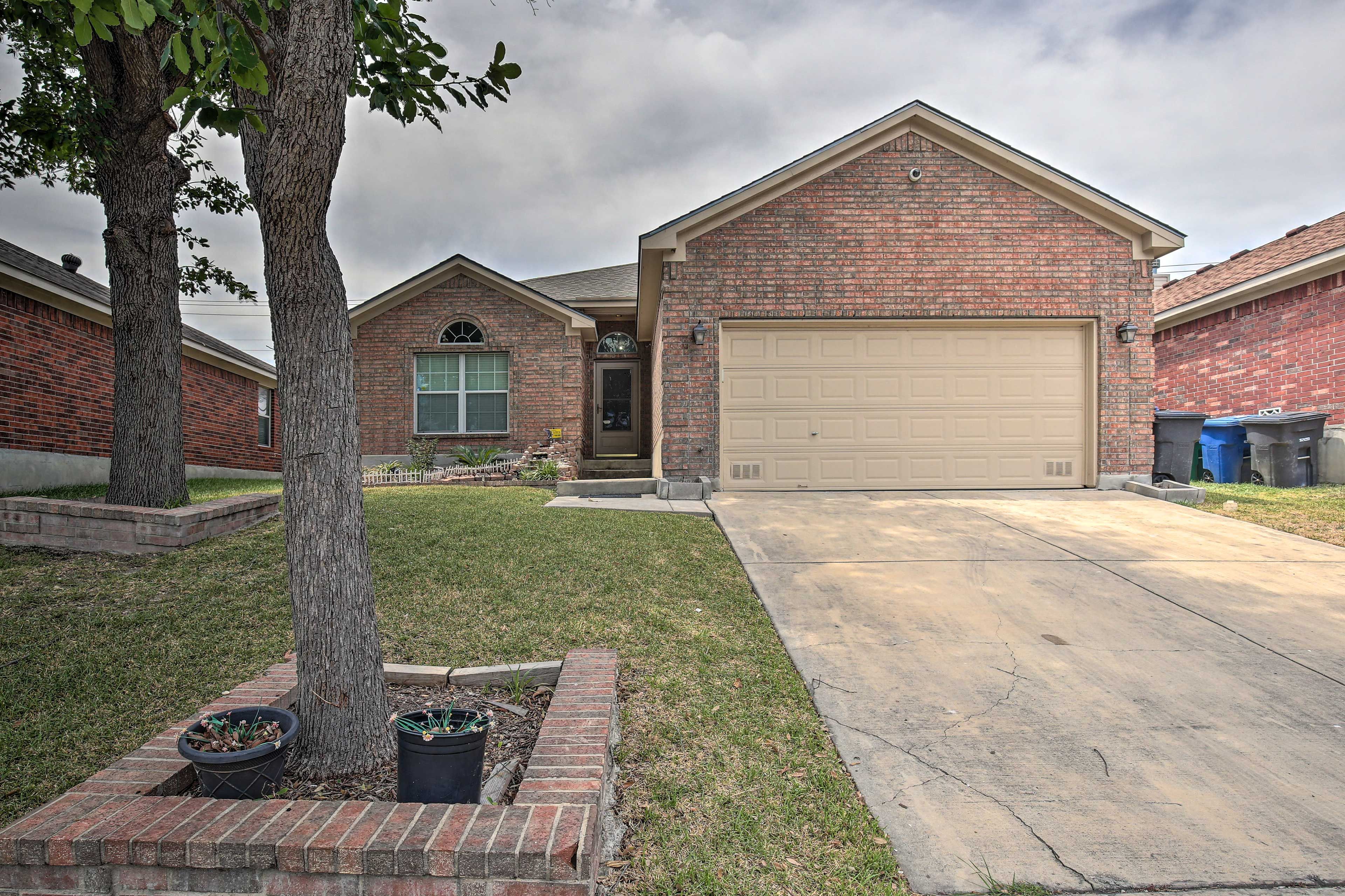 San Antonio Vacation Rental | 3BR | 2BA | 1,541 Sq Ft | Steps Required