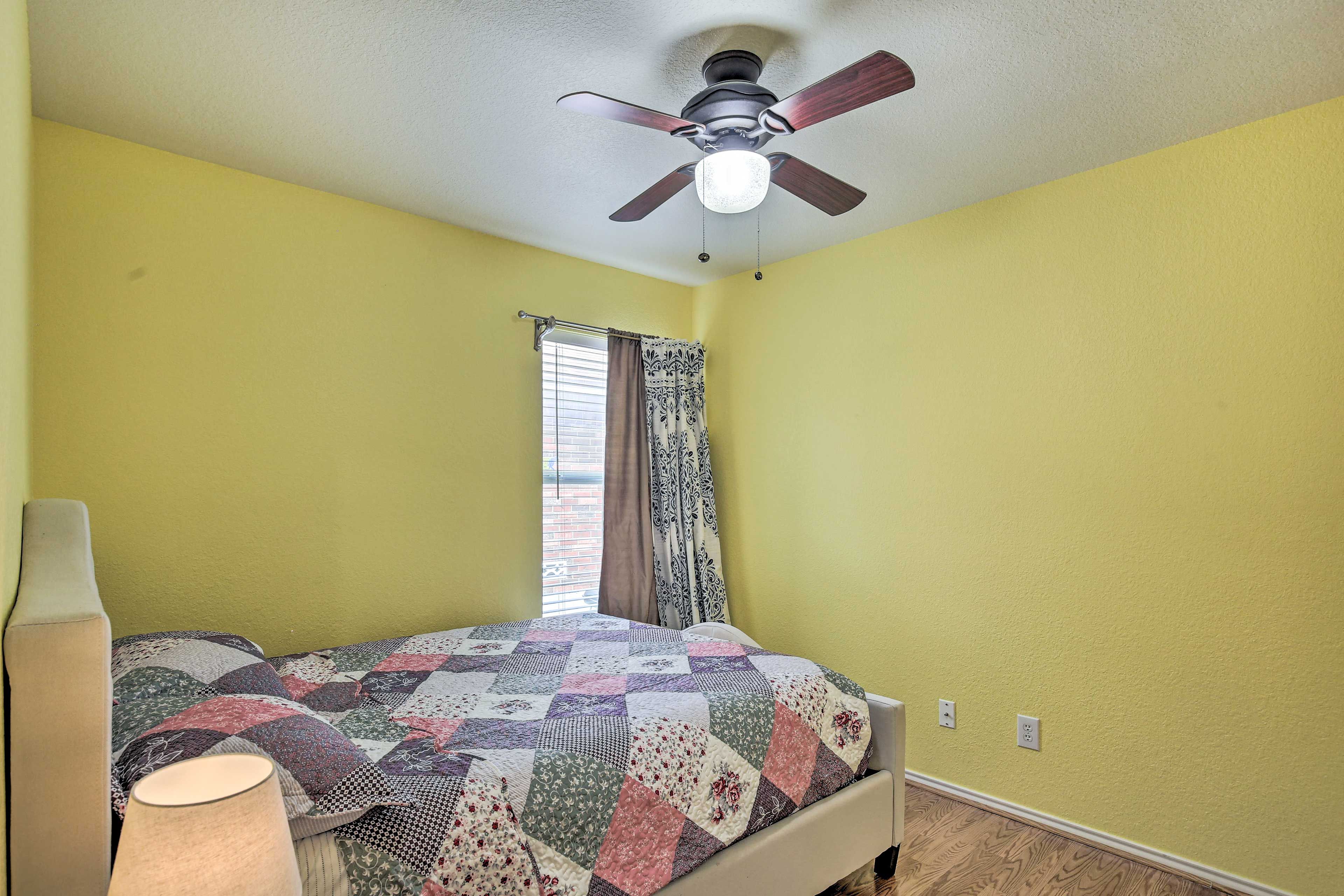 Bedroom 2 | Queen Bed