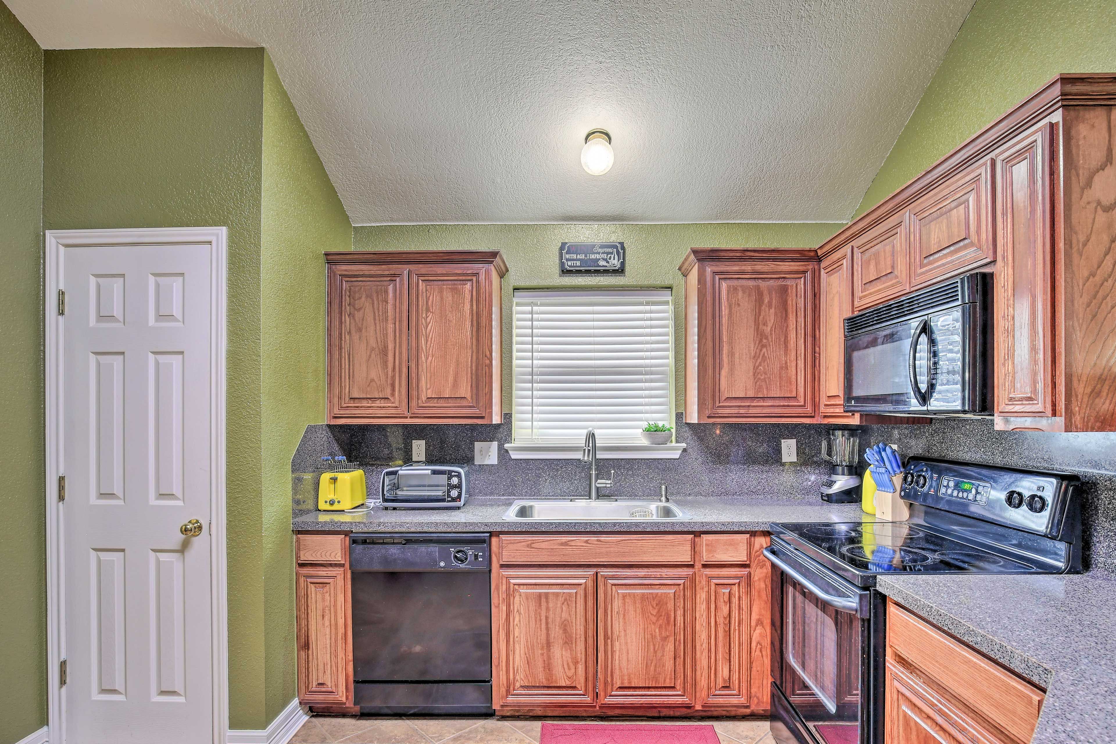 Full Kitchen | Dishwasher | Electric Range | Microwave | Fridge w/ Ice Maker