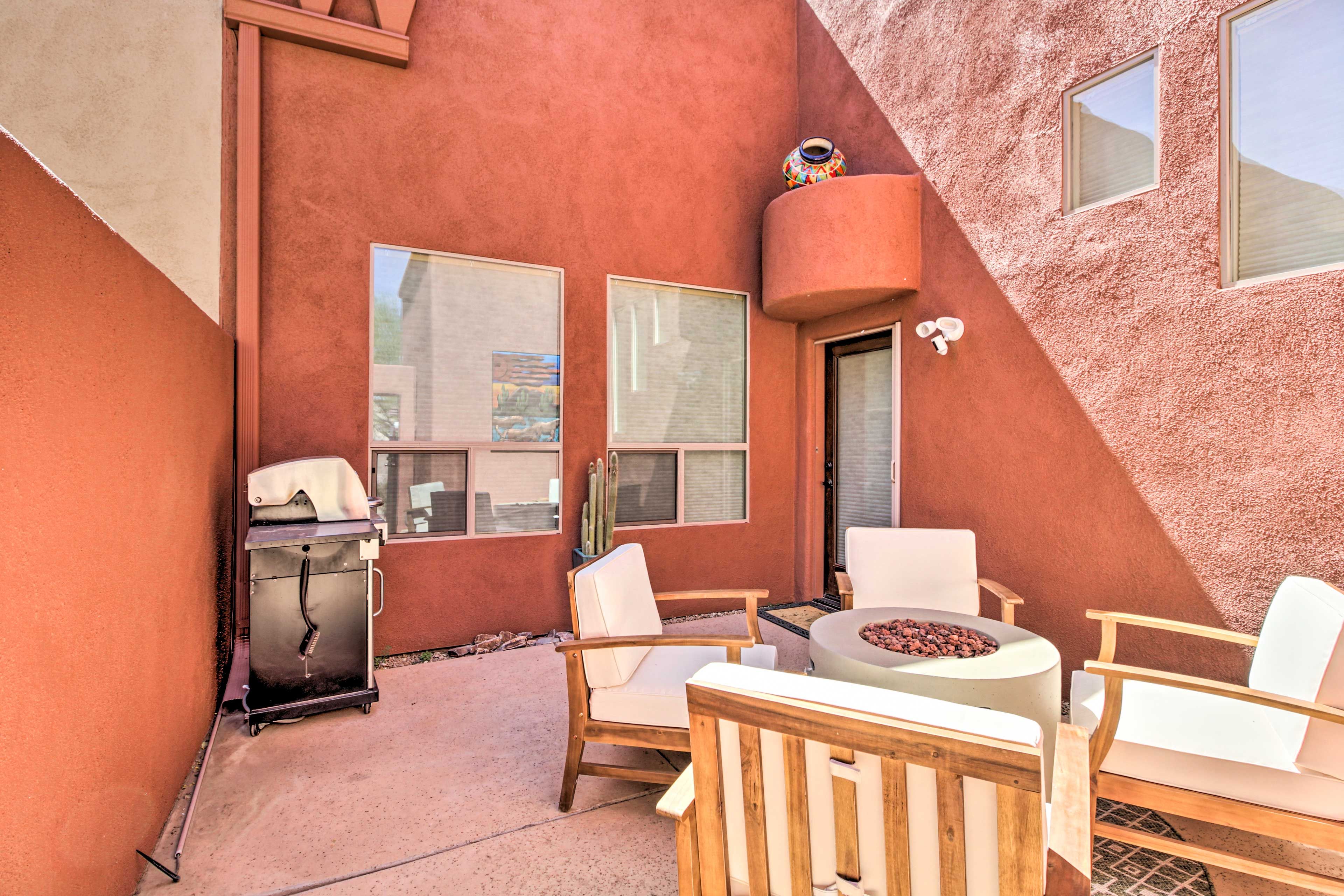 Private Patio | Gas Grill | Gas Fire Pit w/ Seating