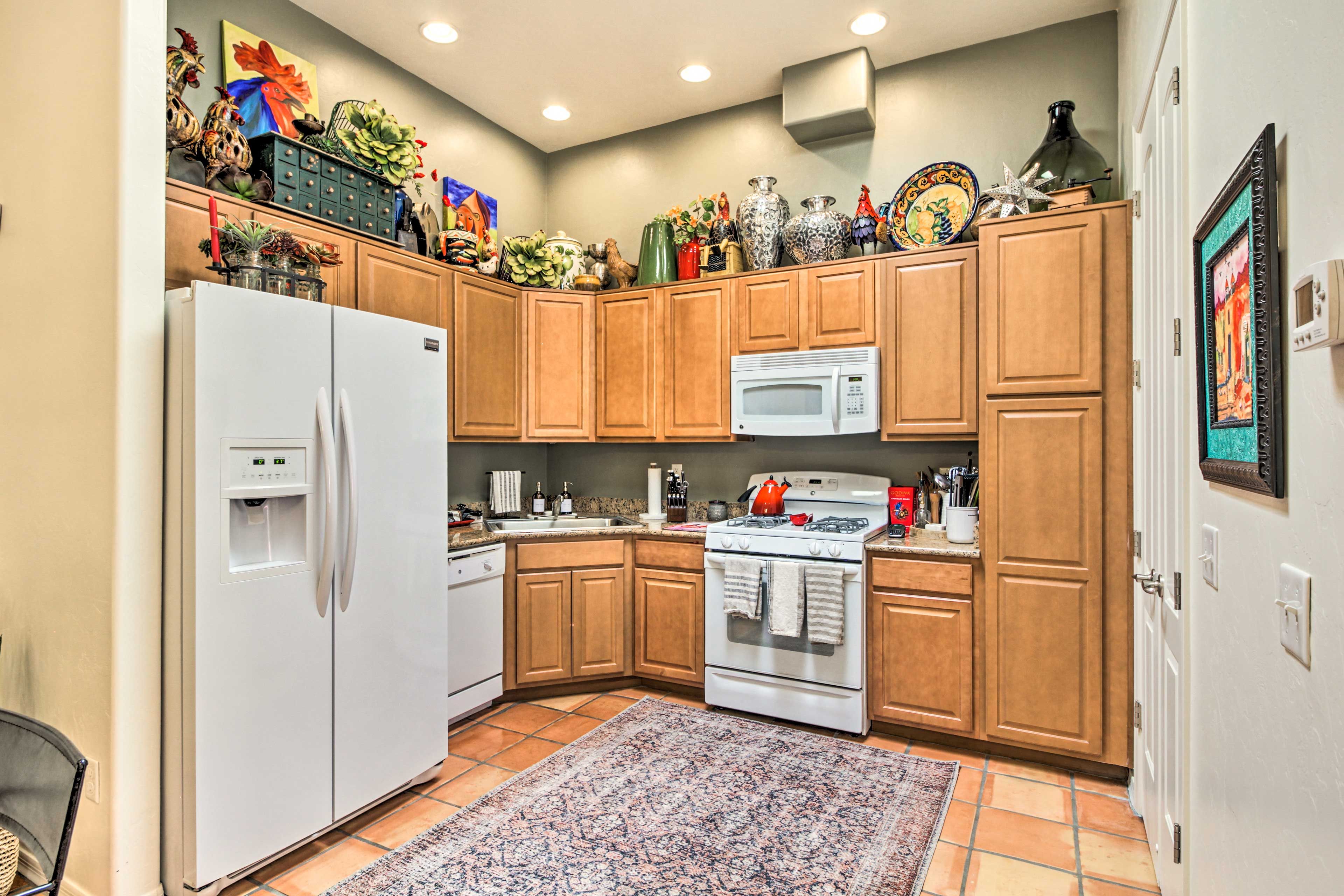 Kitchen | Equipped w/ Cooking Essentials