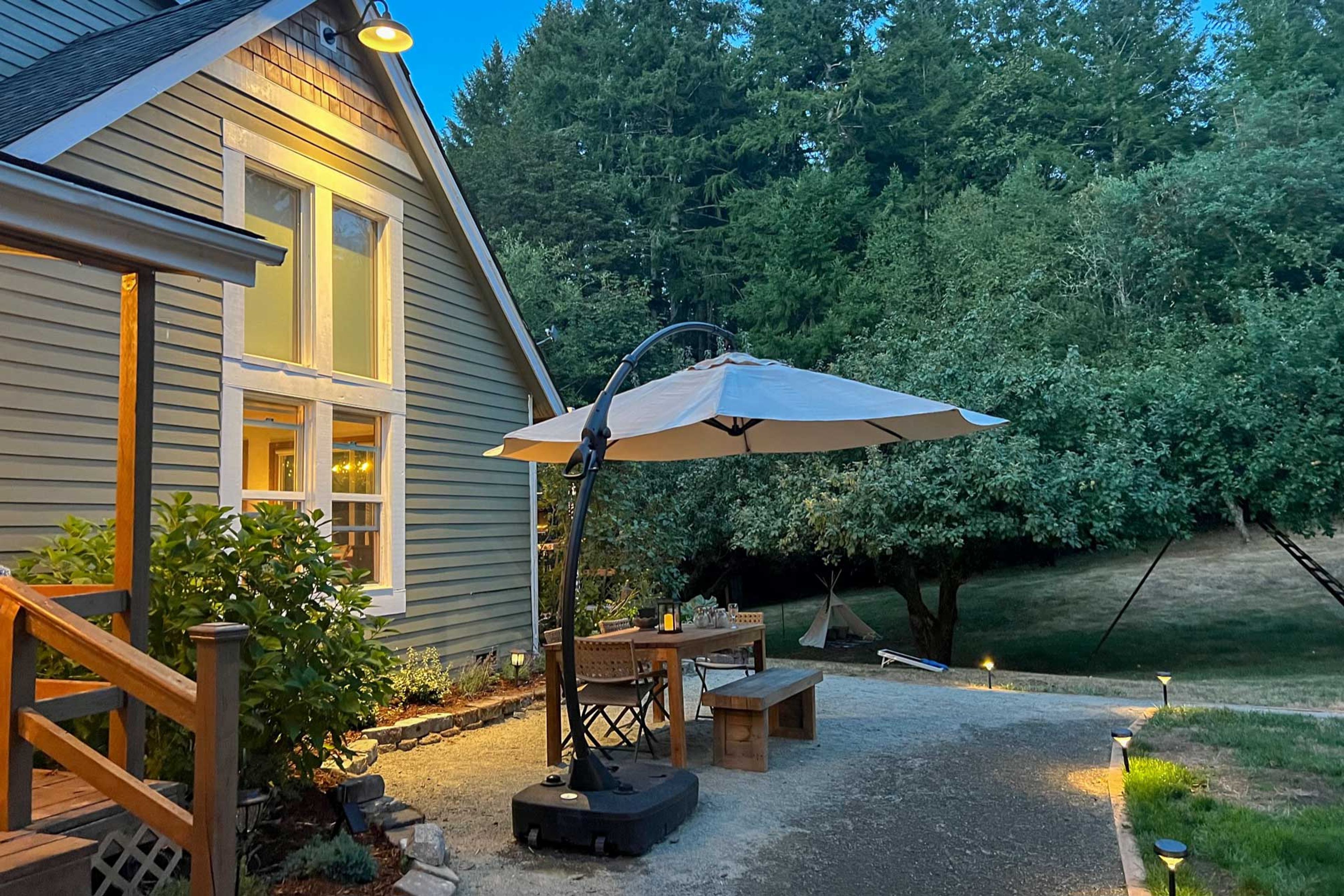 Parking | Driveway (8 Vehicles) | RV/Trailer Parking Available