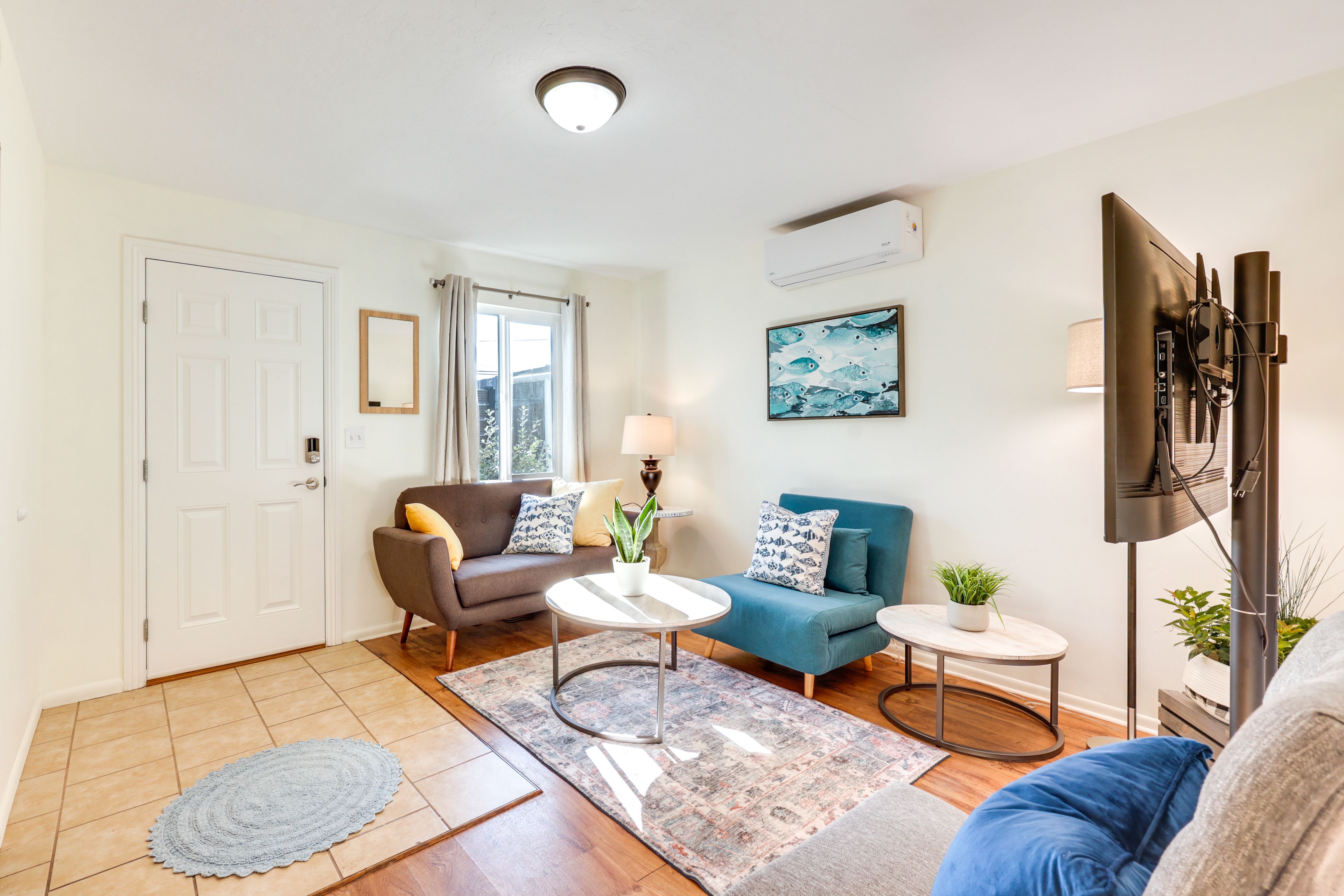 Living Room | Smart TV w/ Cable | Air Conditioning