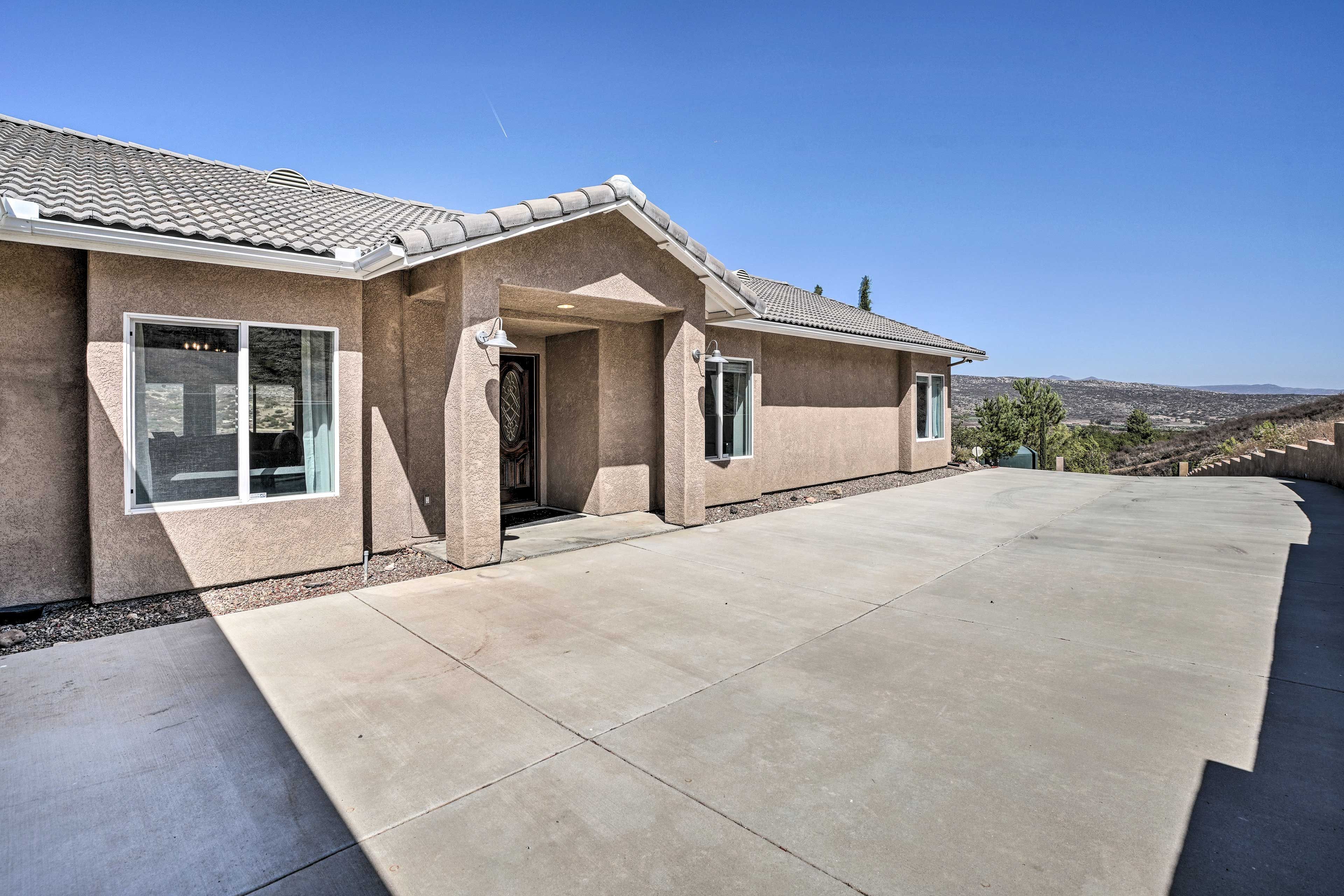 Home Exterior | Parking | Garage (2 Vehicles) | Driveway (6 Vehicles)