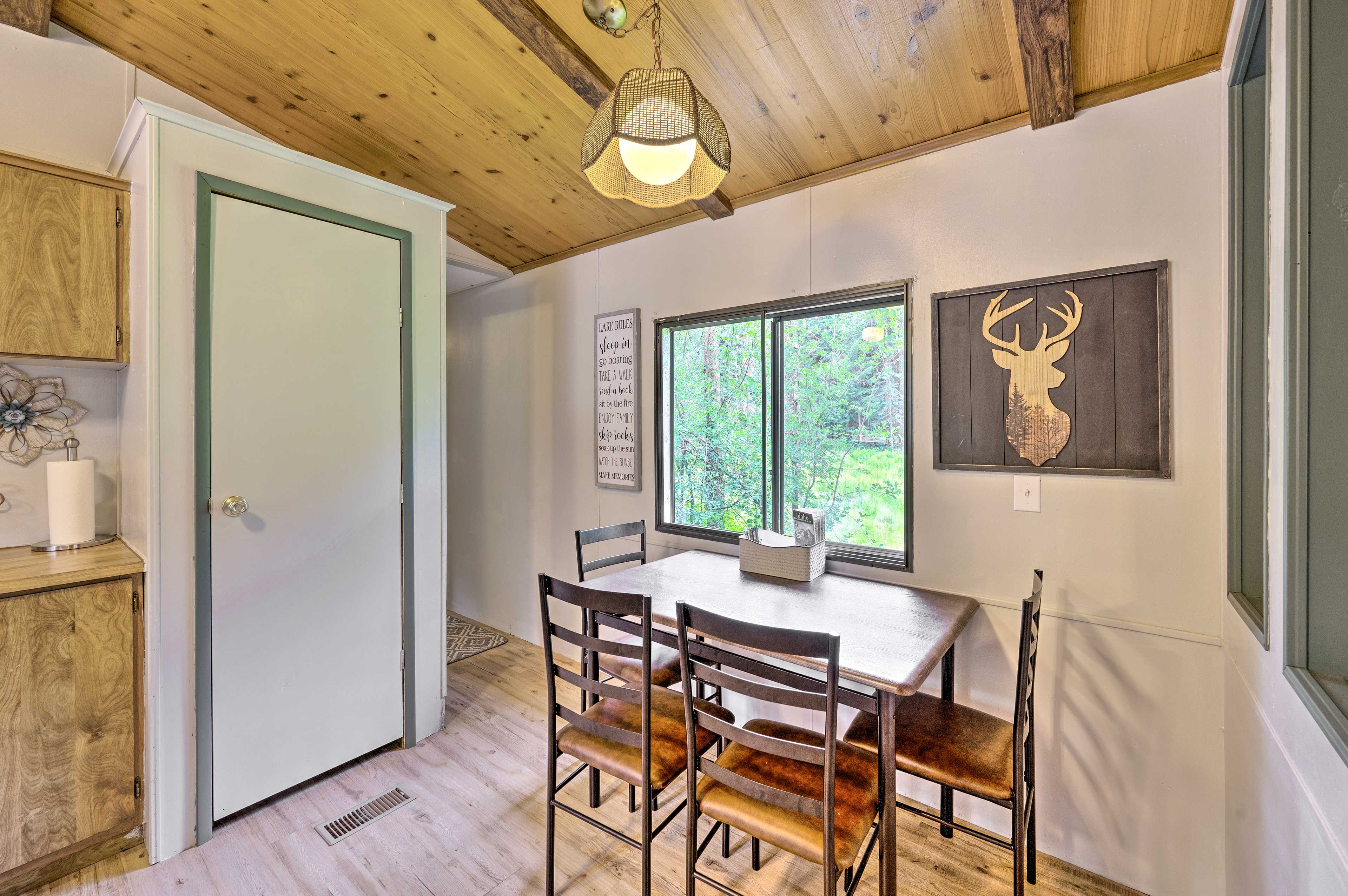 Dining Area | Dishware Provided