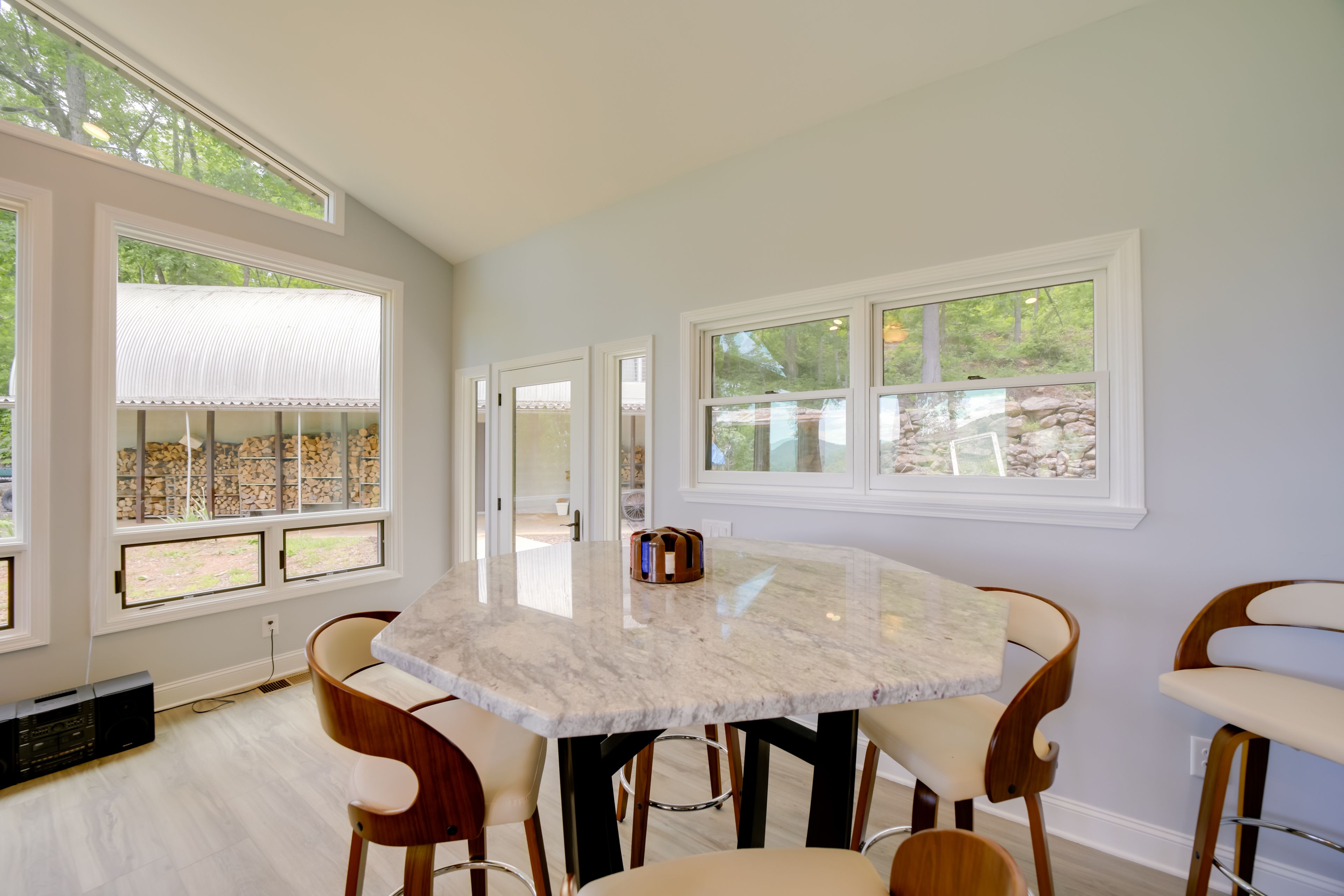 Dining Area | Dishware/Flatware Provided