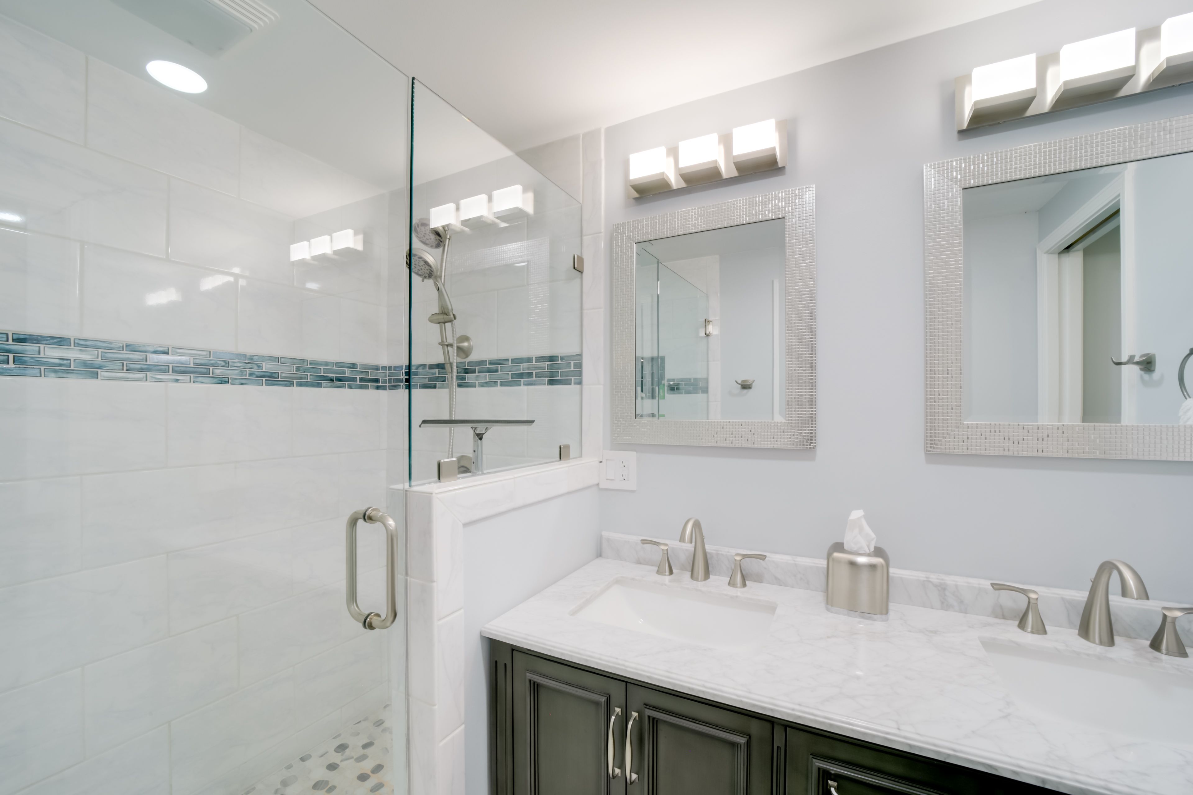Full Bathroom | Towels Provided