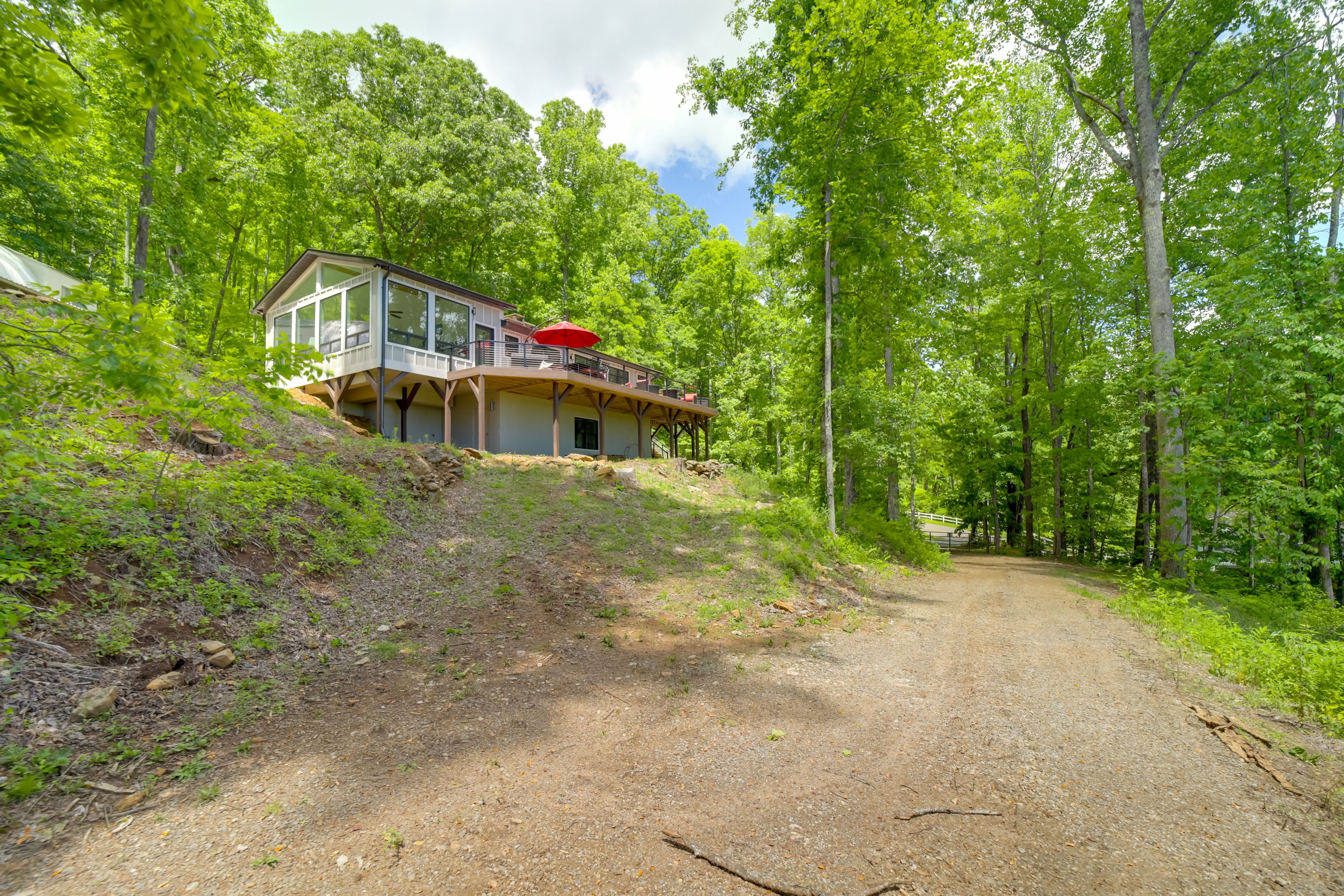 Exterior | Driveway (4 Vehicles)