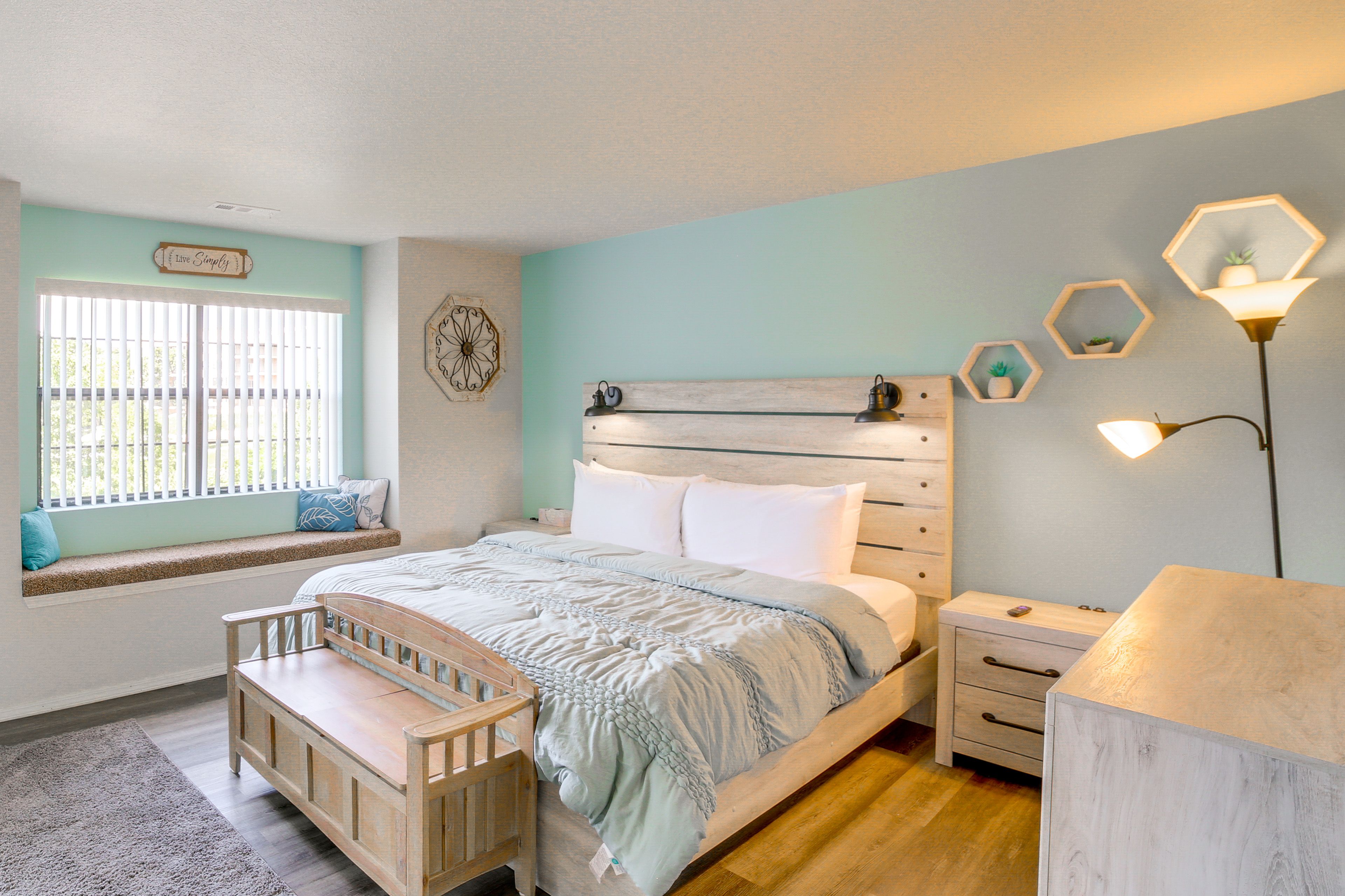 Bedroom 1 | King Bed