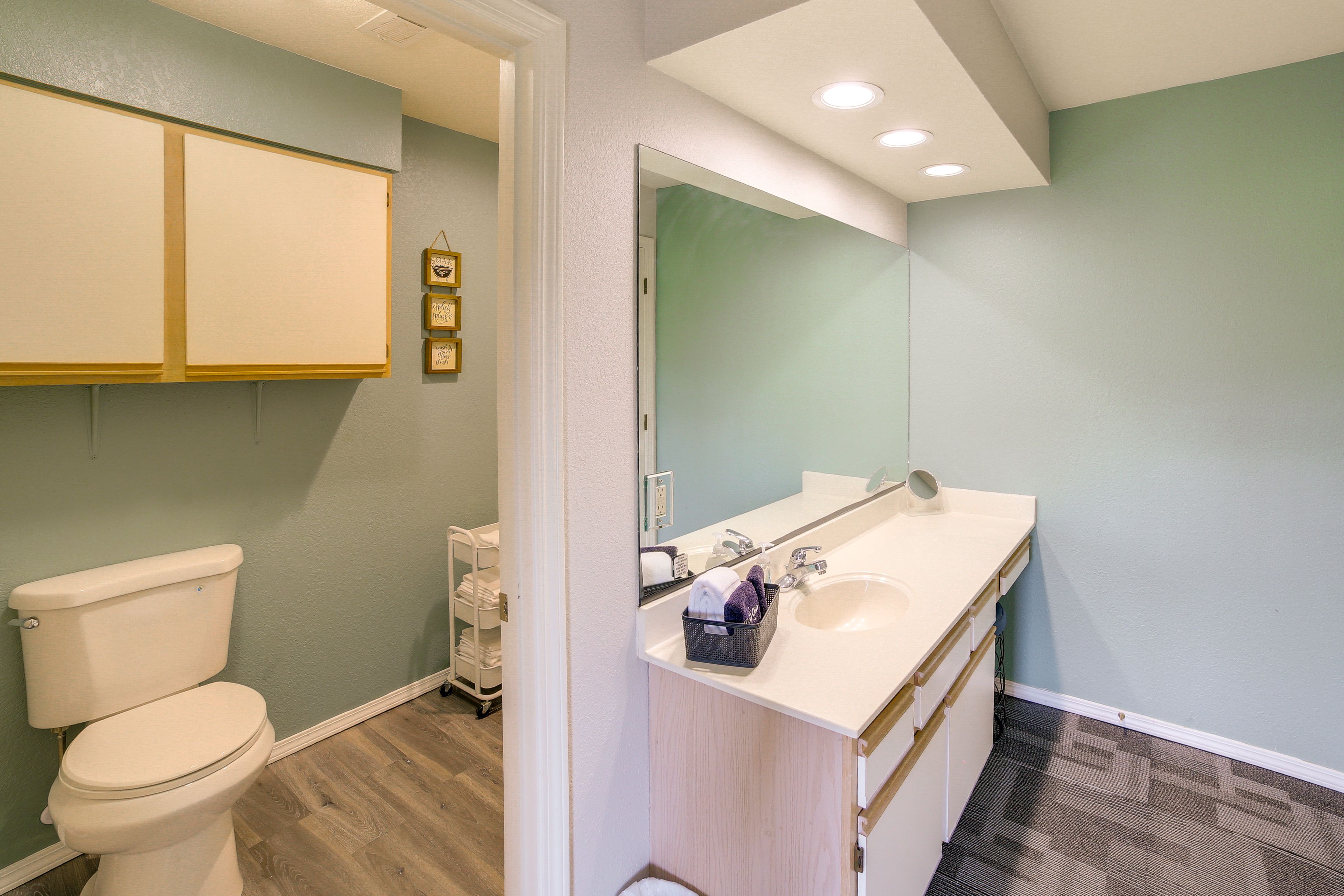 Bathroom | Complimentary Toiletries | Towels Provided