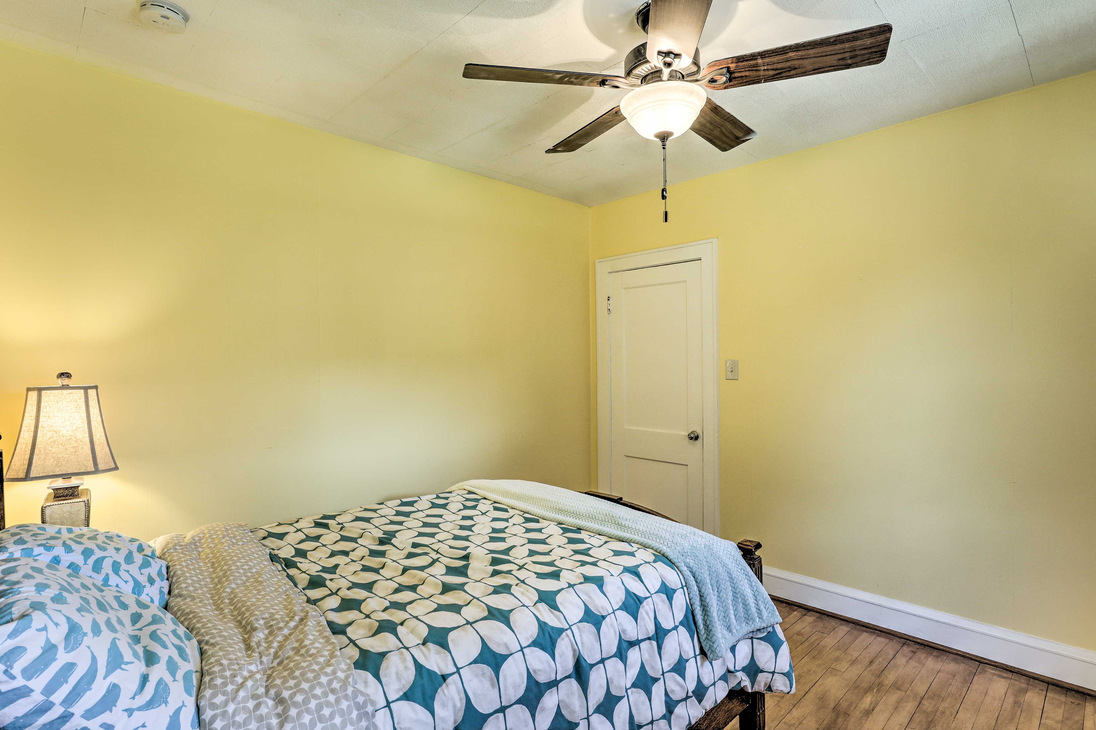 Bedroom 1 | Main Level | Queen Bed | Linens Provided
