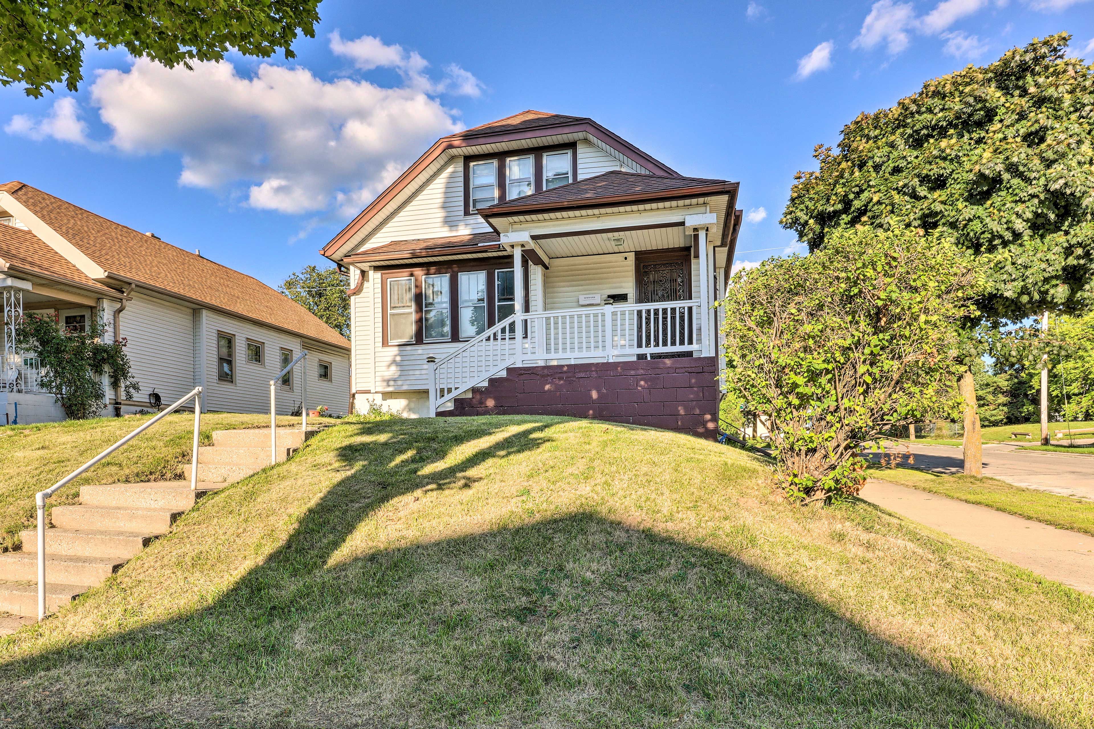 Milwaukee Vacation Rental | 1,611 Sq Ft | 5BR | 2BA | Step-Free Entry