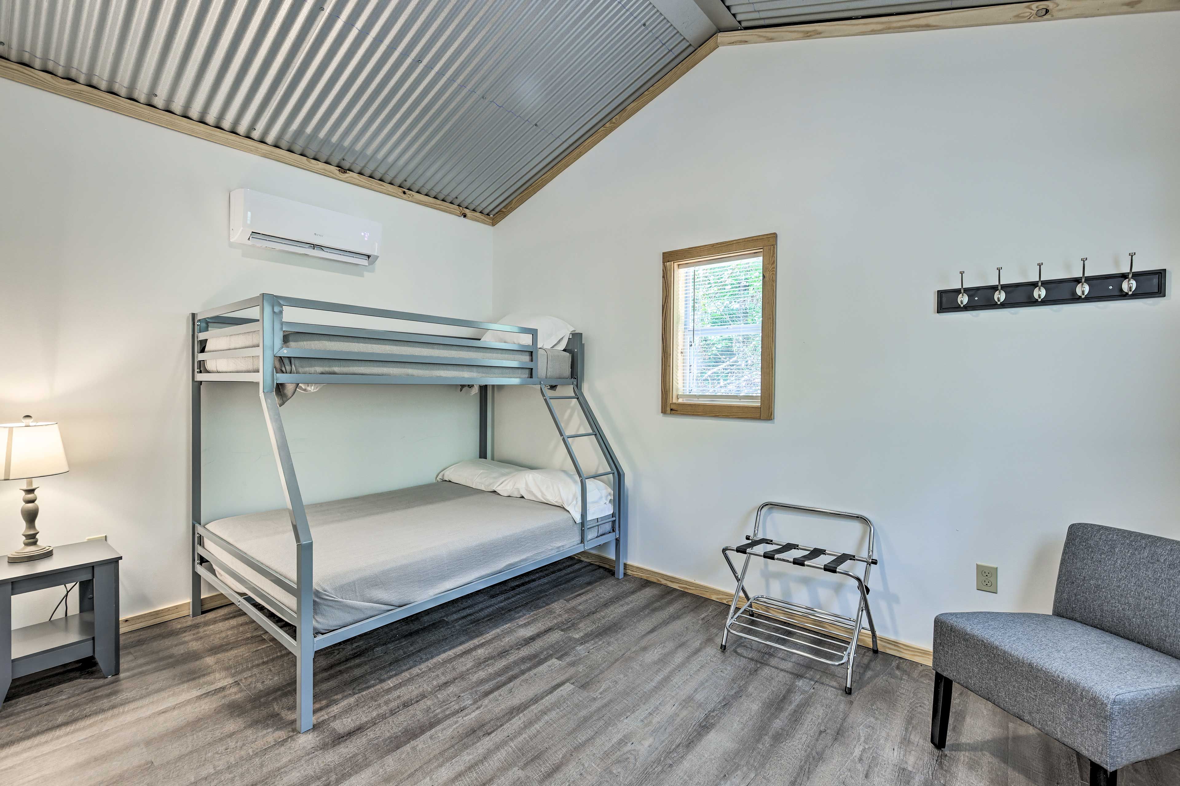 Bedroom 2 | Twin/Full Bunk Bed