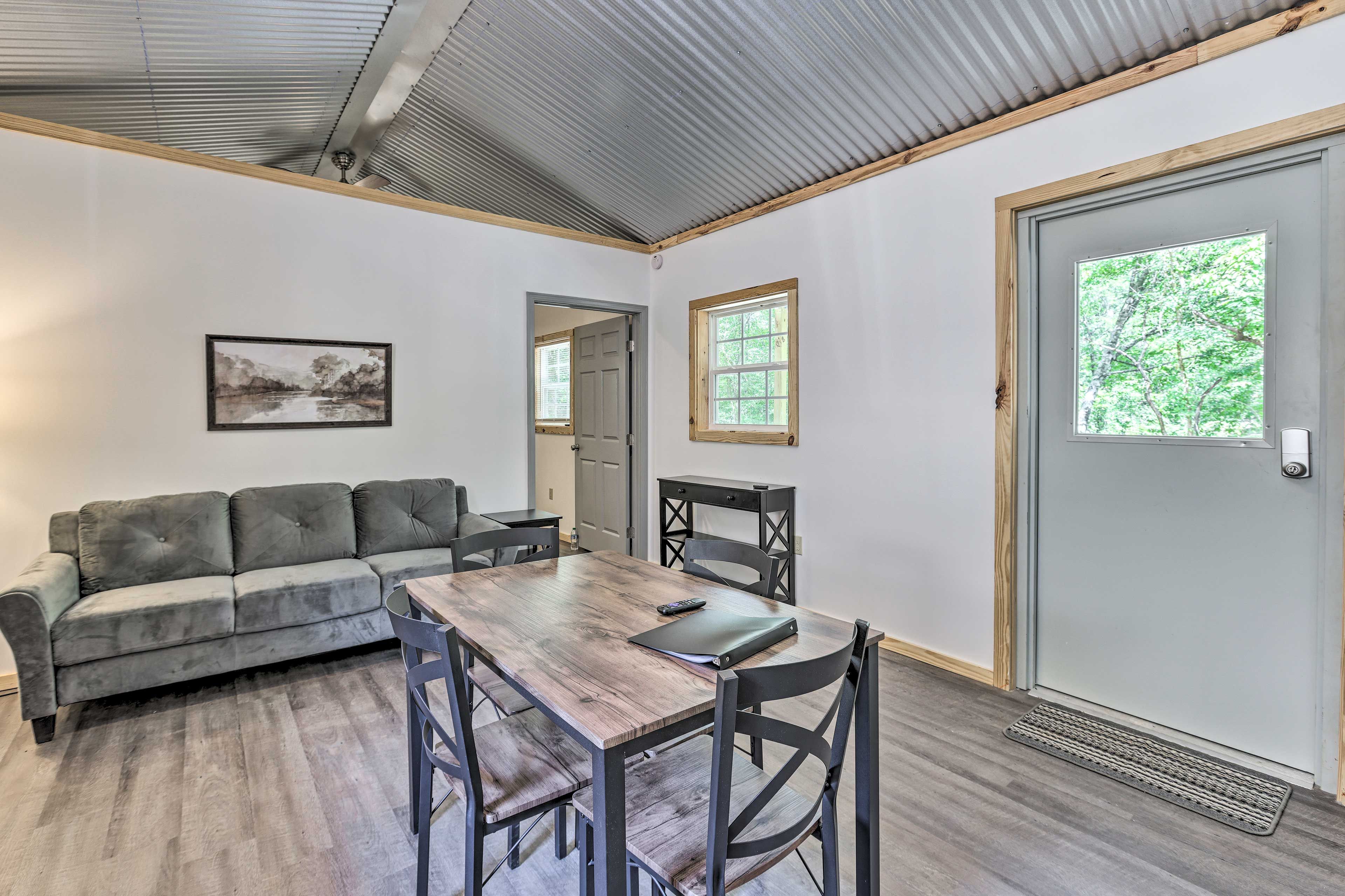 Dining Area | Dishware & Flatware Provided