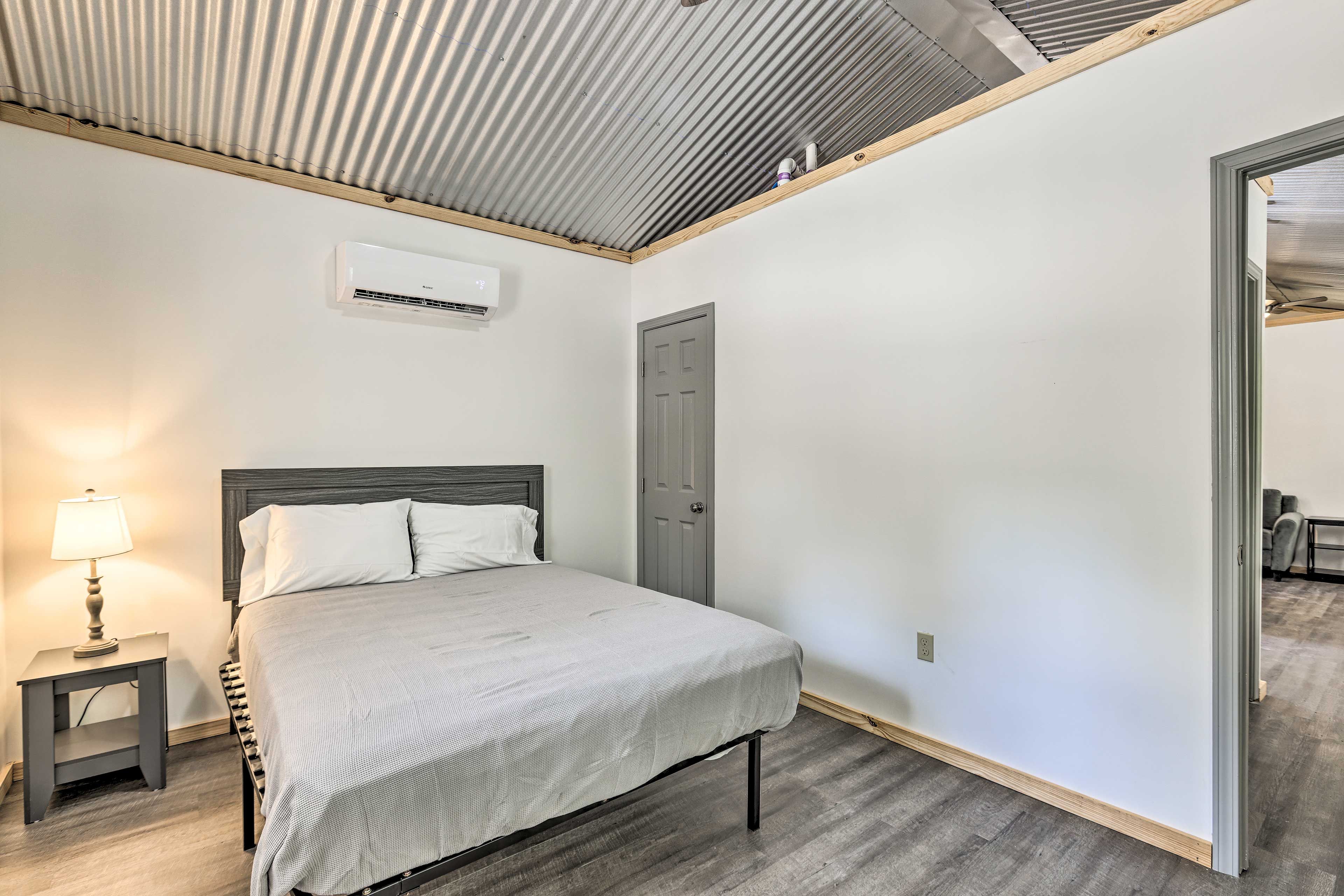 Bedroom 1 | Queen Bed