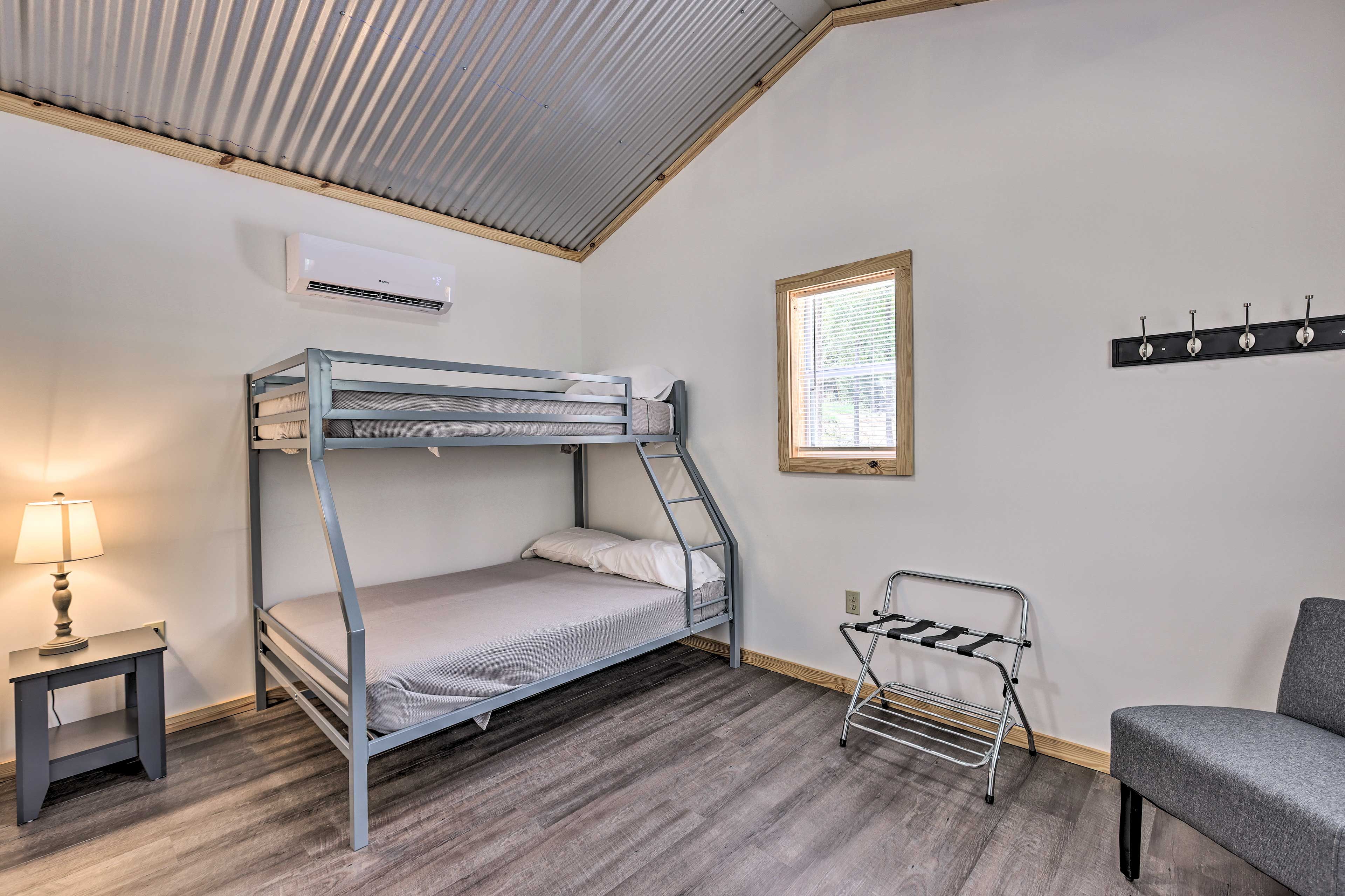 Bedroom 2 | Twin/Full Bunk Bed