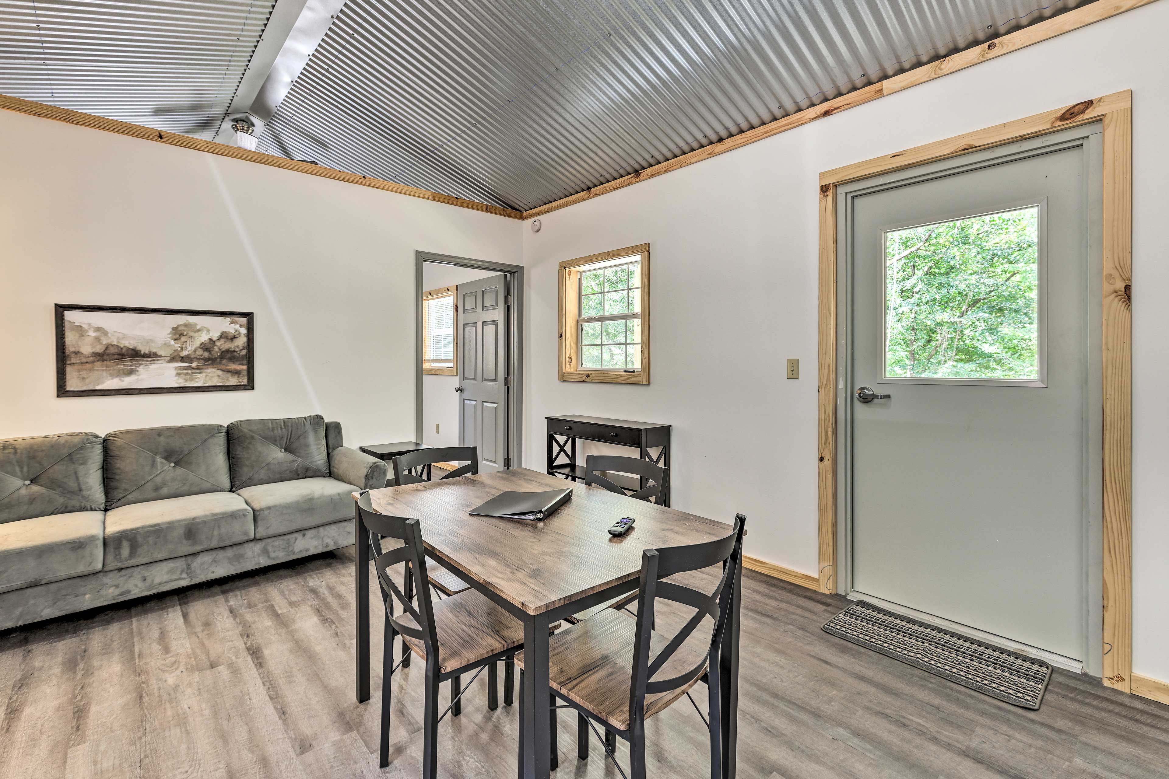 Dining Area | Dishware & Flatware Provided