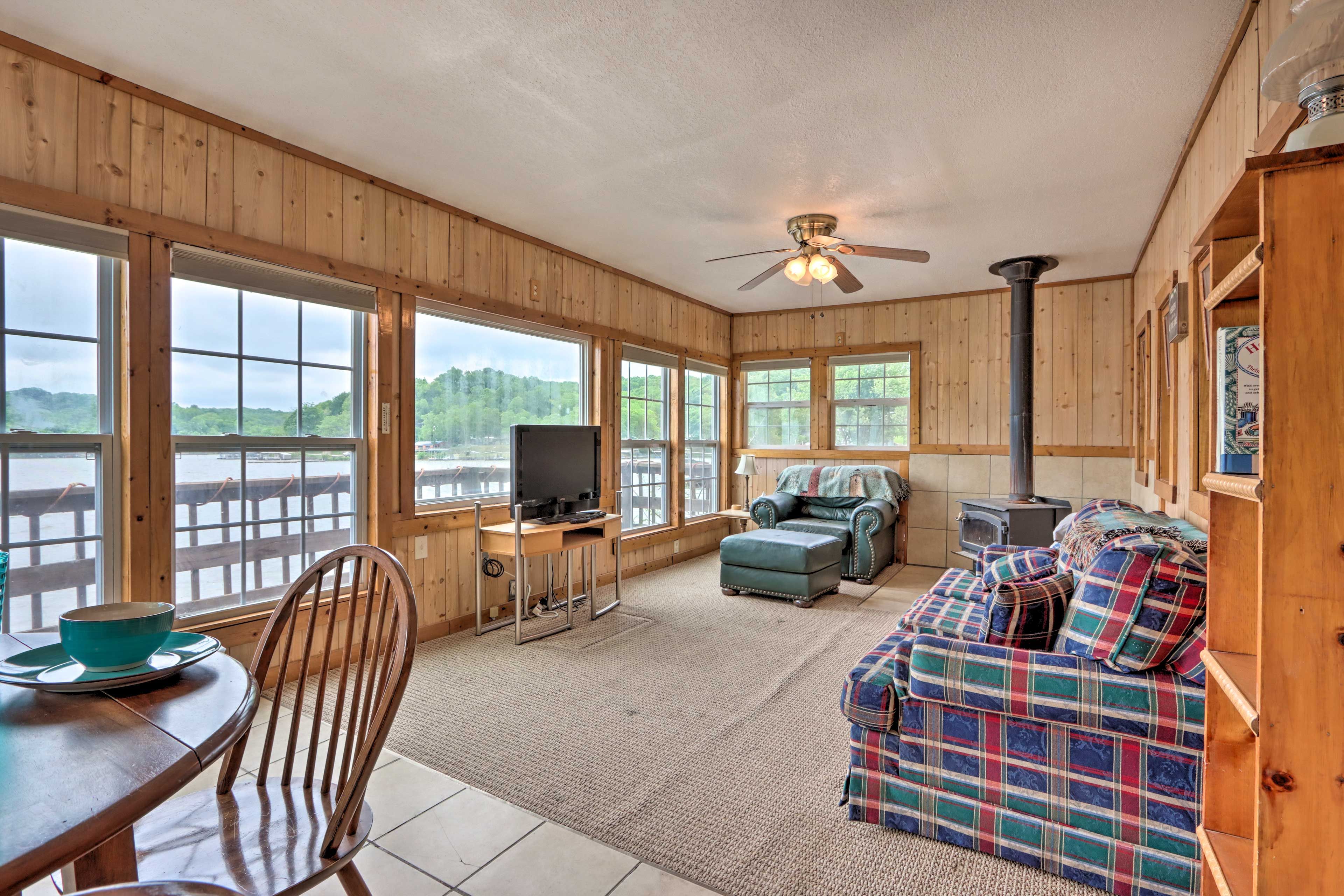 Living Room | Sleeper Sofa | Free WiFi | Smart TV